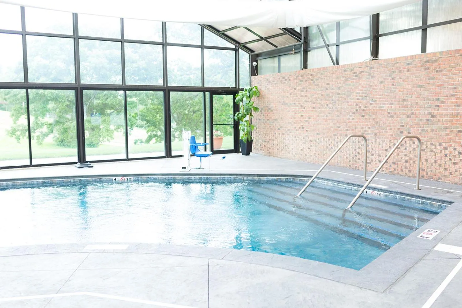 Swimming pool in River View Lodge