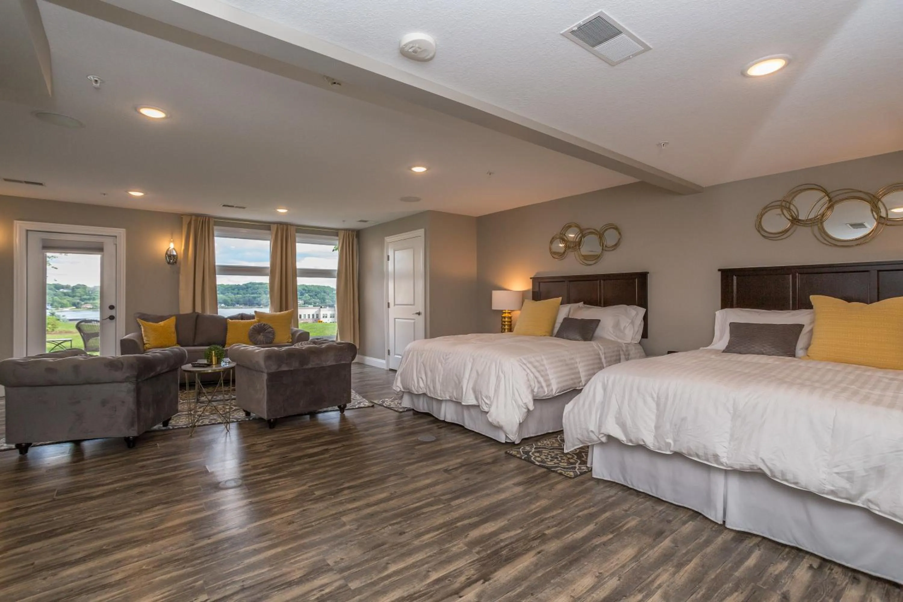 Patio, Bed in River View Lodge