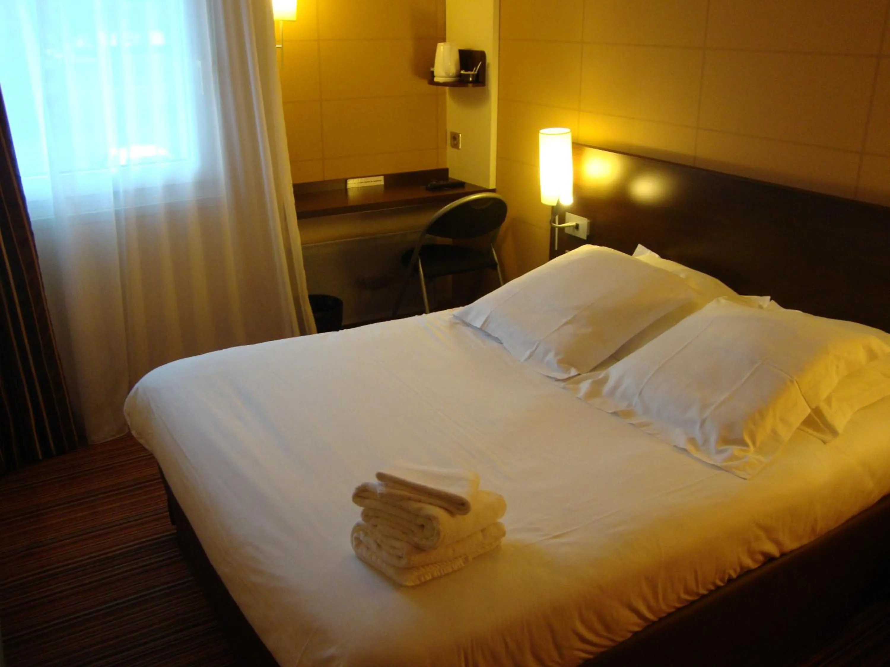 Bedroom, Bed in Hôtel Inn Design Resto Novo Amiens