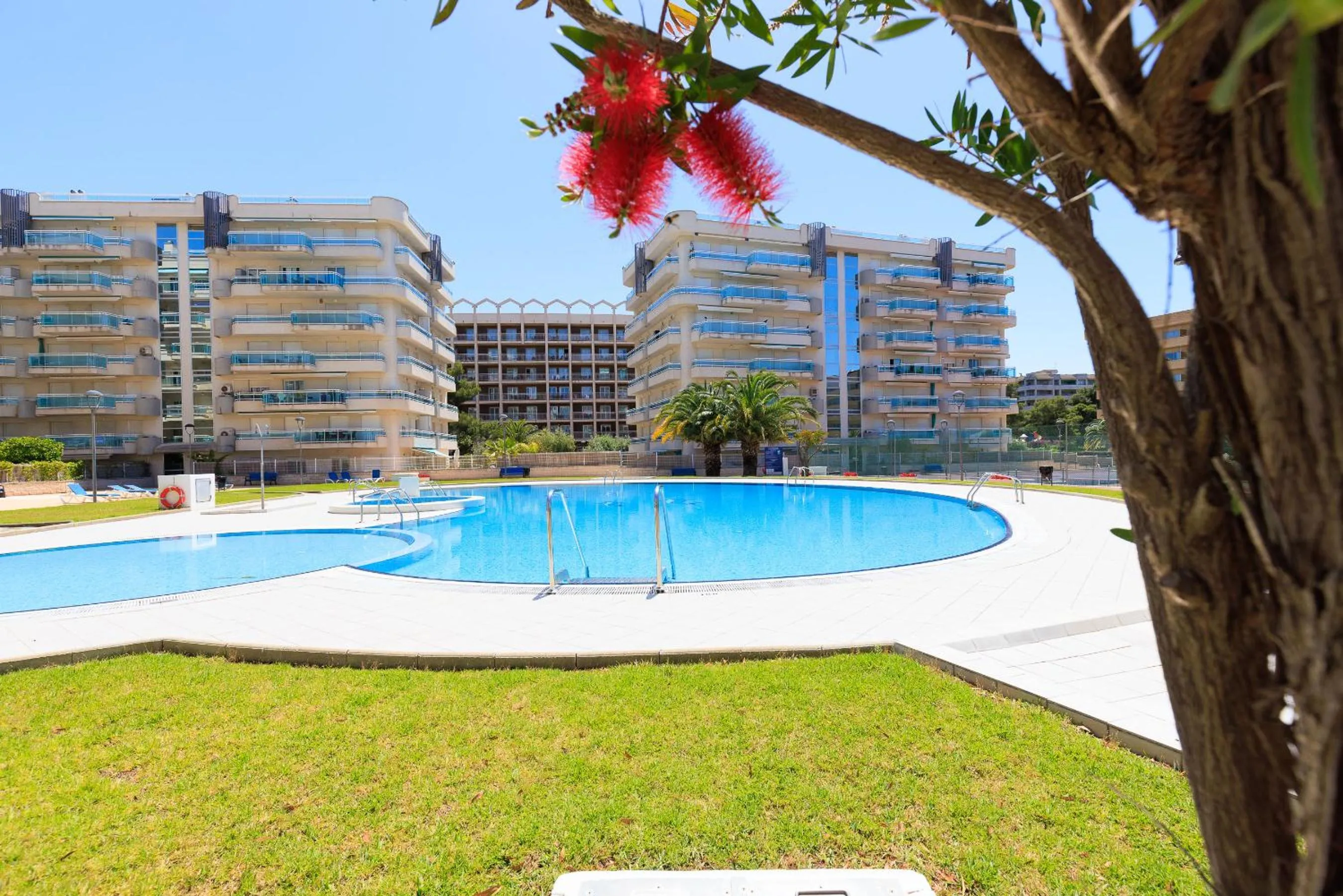 UHC Larimar Family Complex