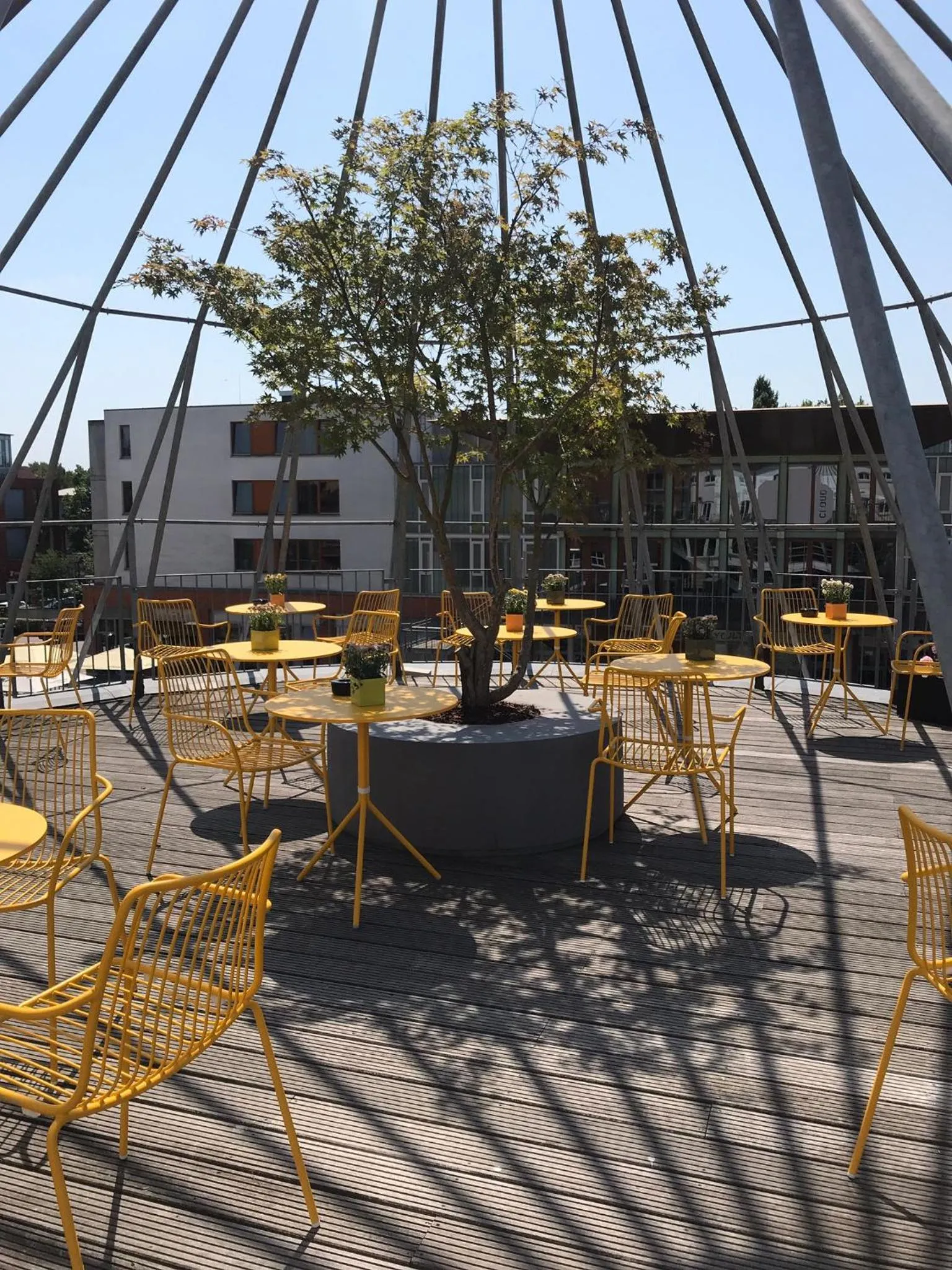 Restaurant/places to eat in Factory Hotel