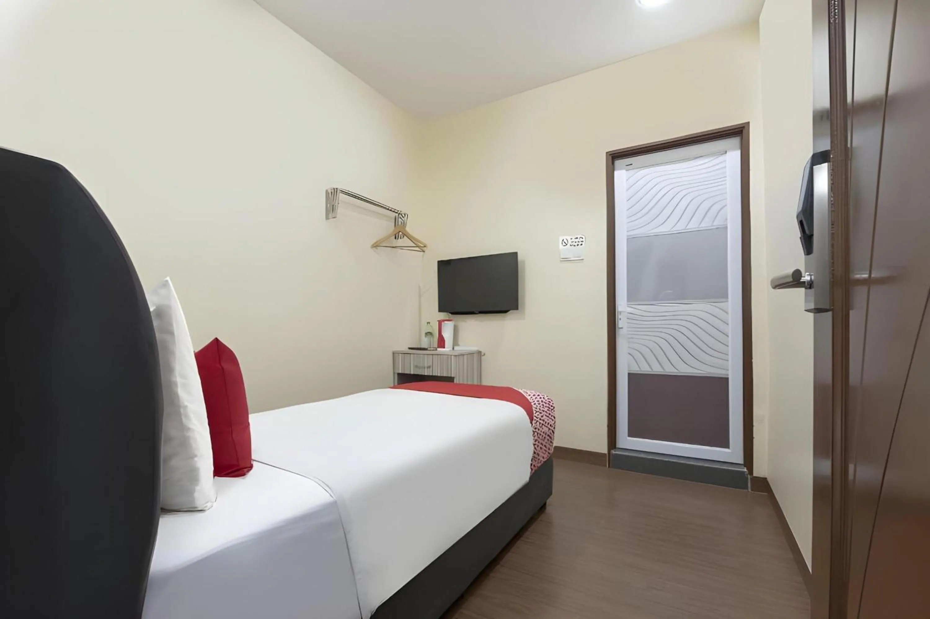 Photo of the whole room, Bed in Hotel O Jasin