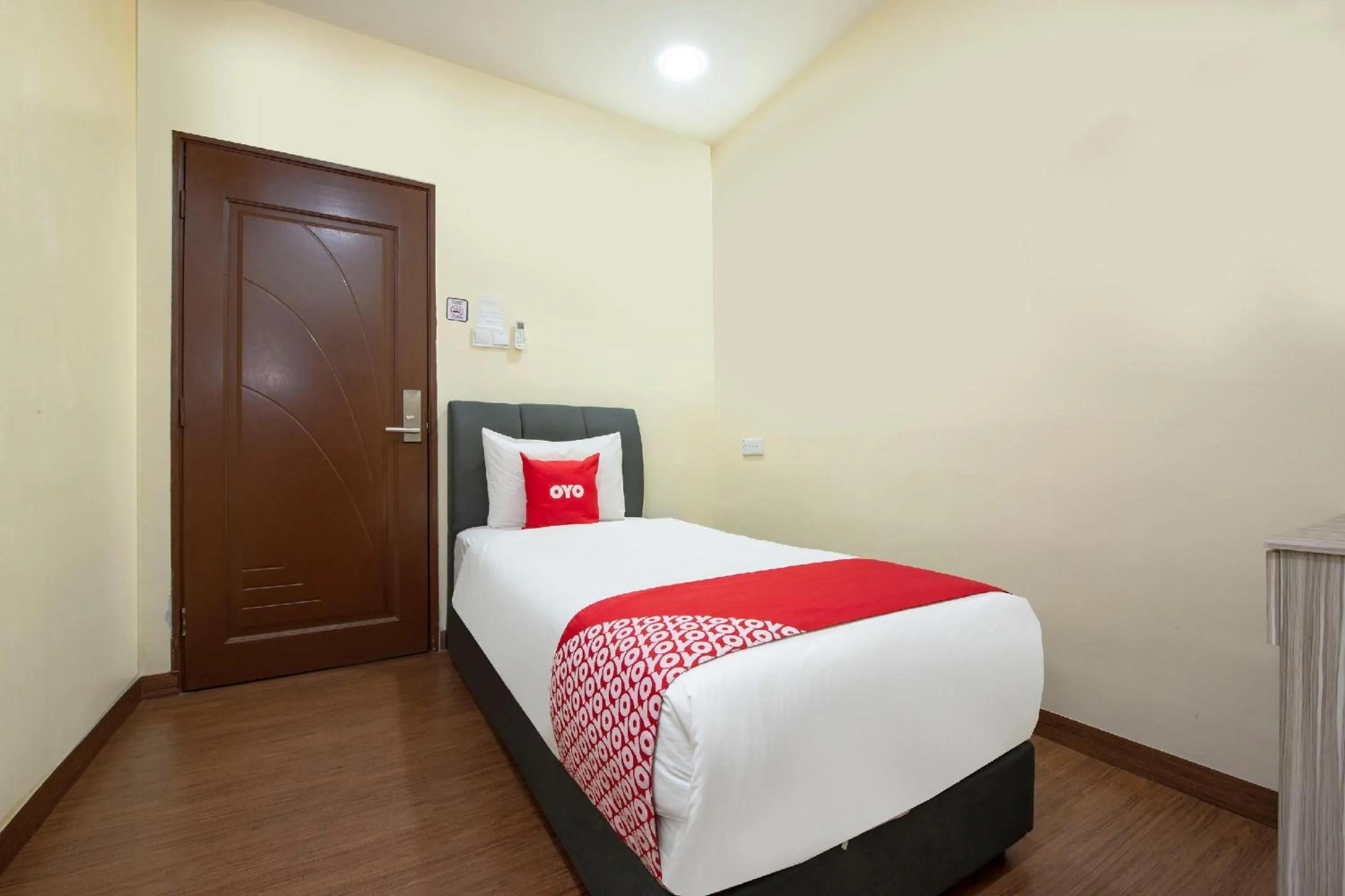 Photo of the whole room, Bed in Hotel O Jasin