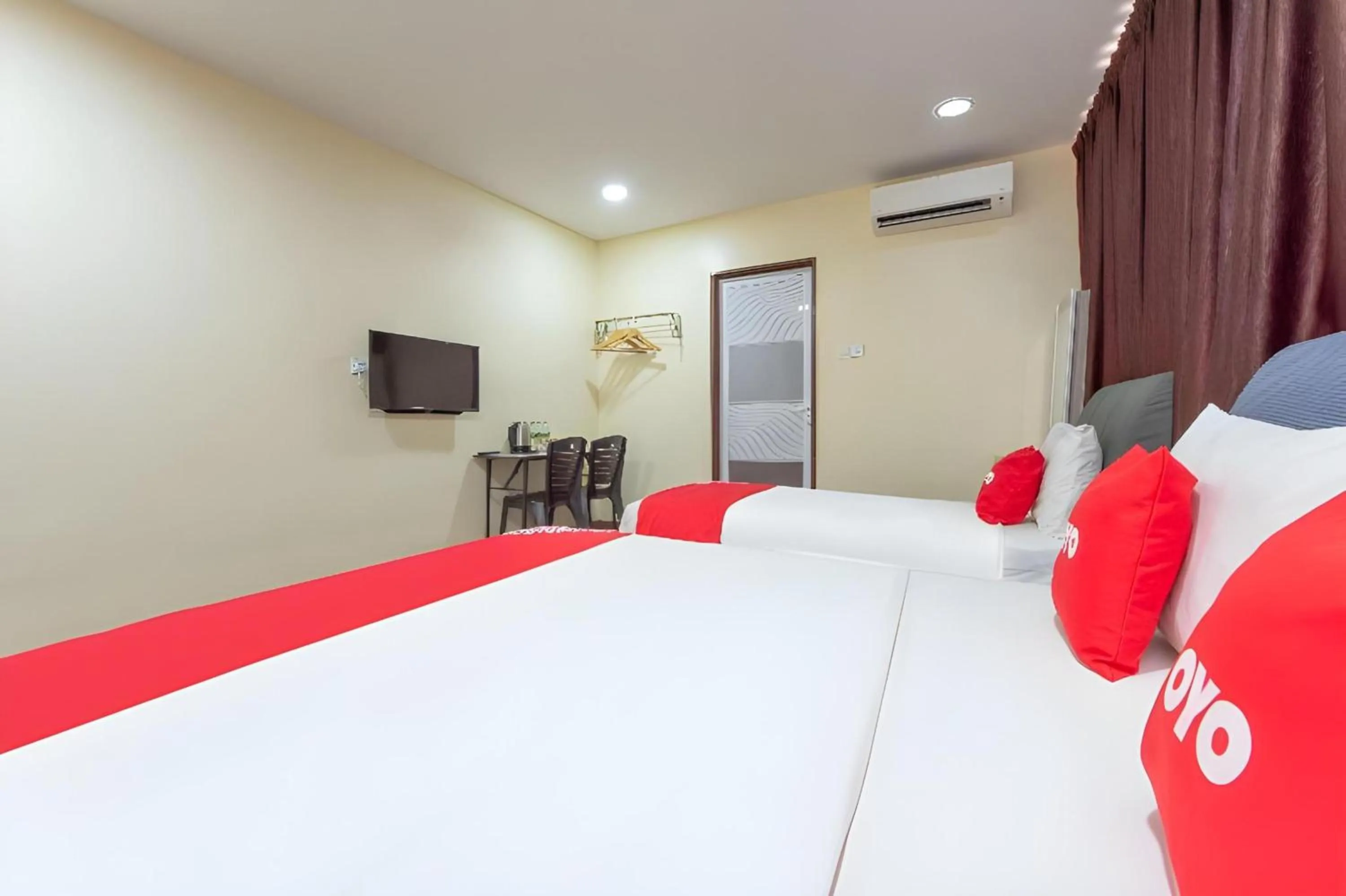 Photo of the whole room, Bed in Hotel O Jasin