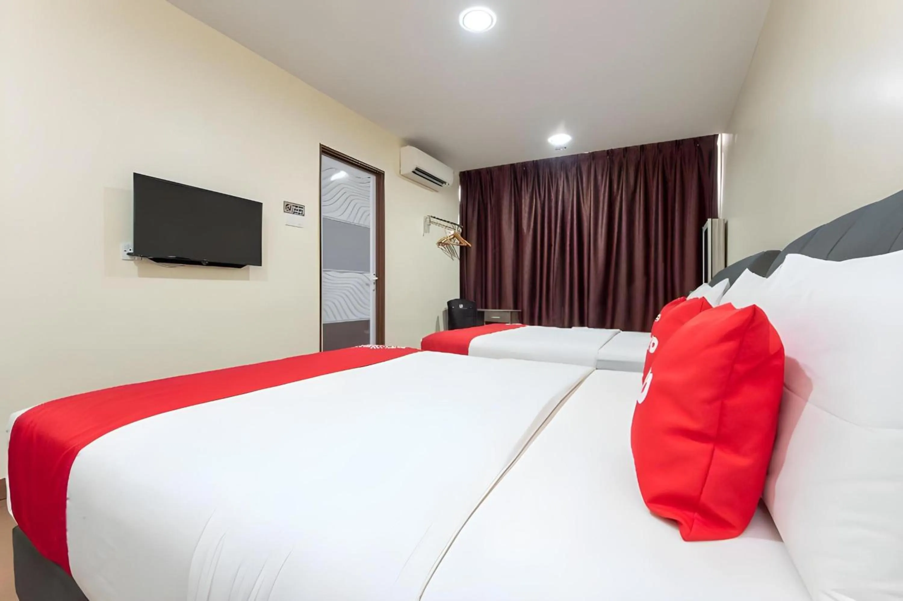 Photo of the whole room, Bed in Hotel O Jasin