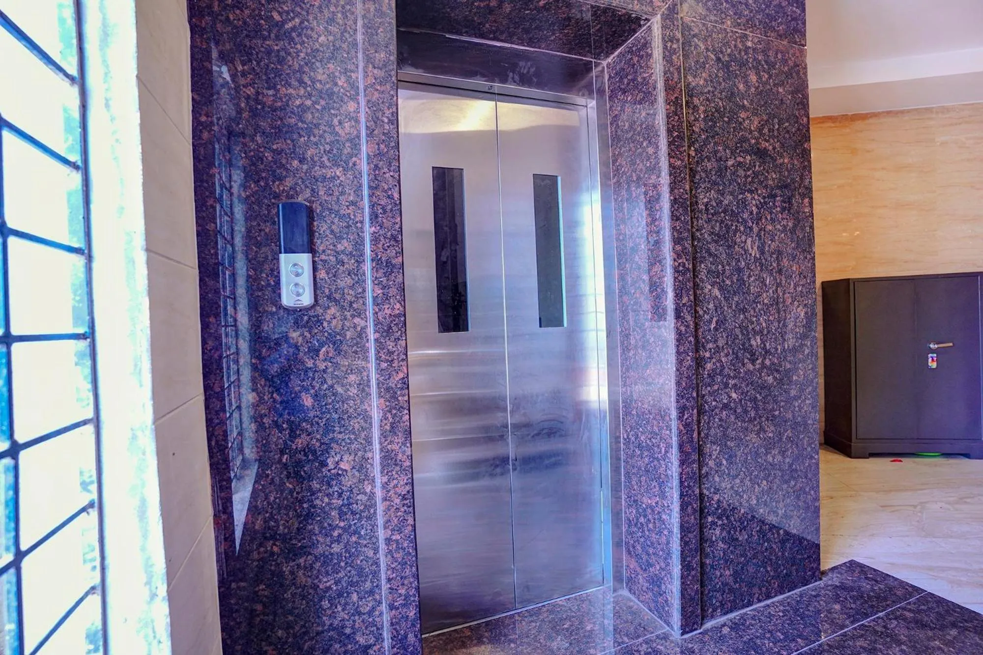 elevator in FabExpress Arunachala Guest House