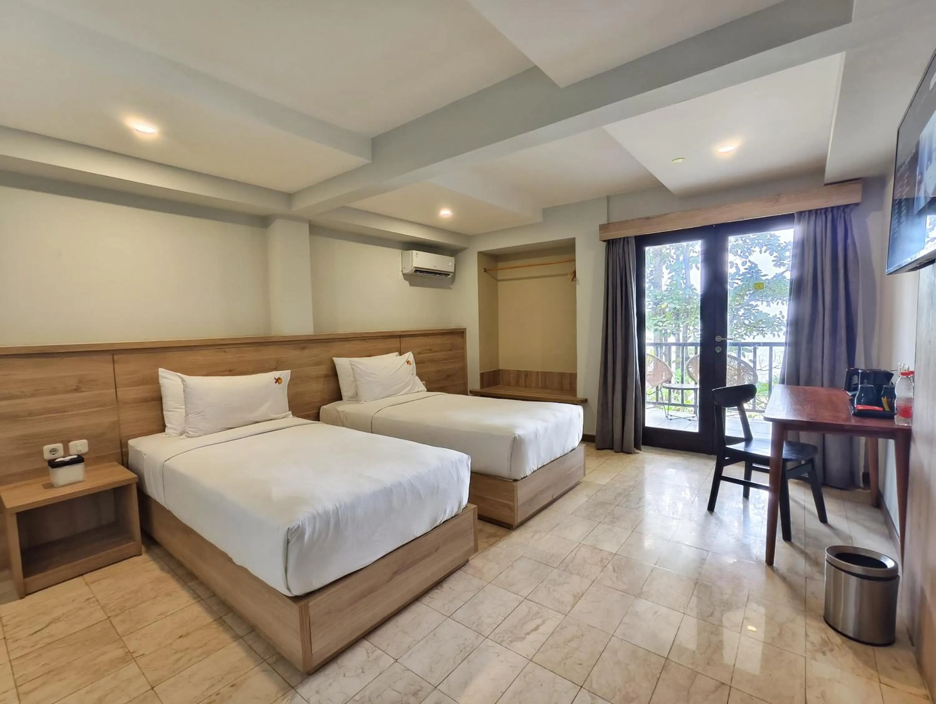 Bedroom, Bed in The West Cove Hotel