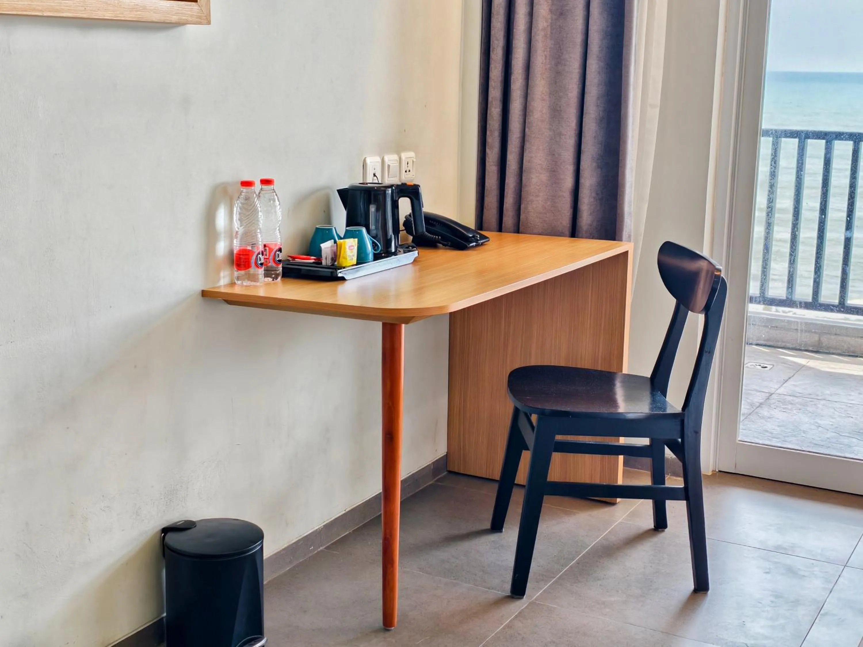 Coffee/tea facilities in The West Cove Hotel