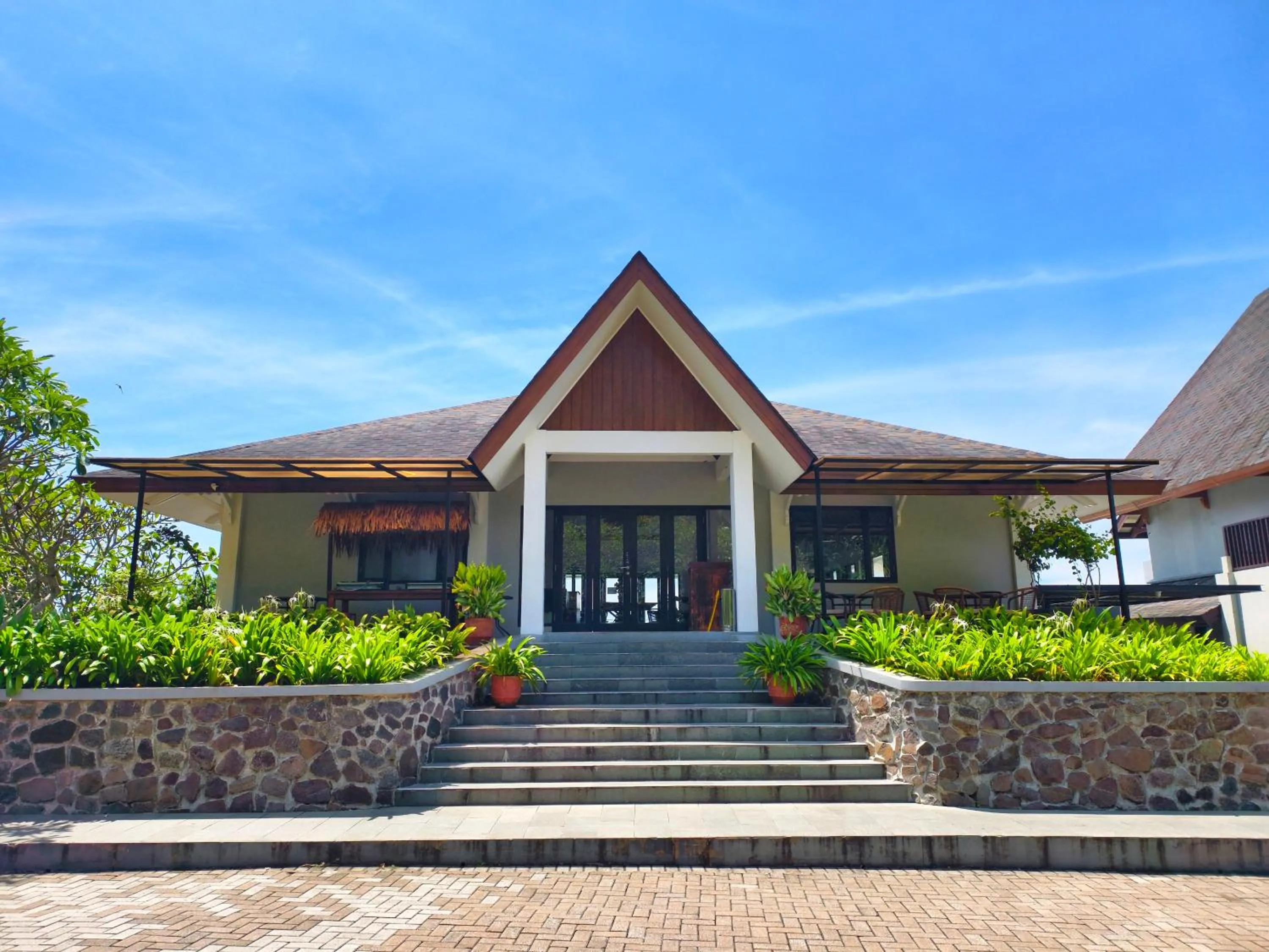 Restaurant/places to eat in The West Cove Hotel