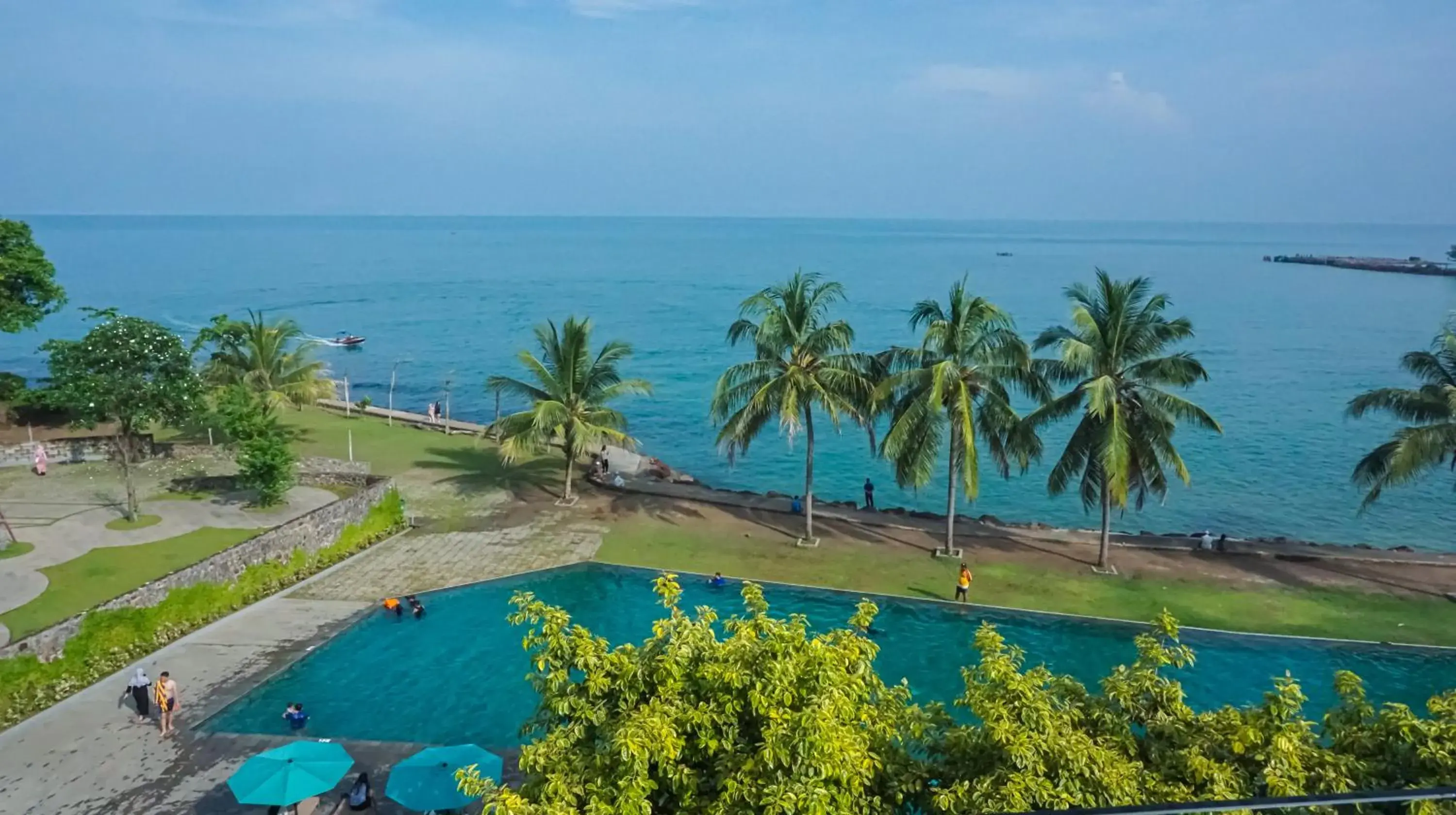 Swimming pool in The West Cove Hotel Swimming pool in The West Cove Hotel