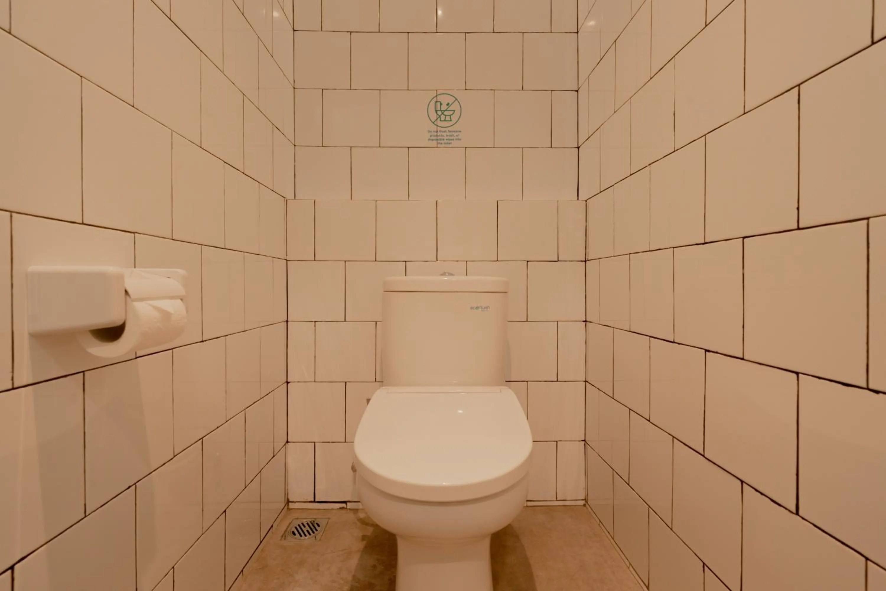 Bathroom in Bobopod Alun-Alun, Malang