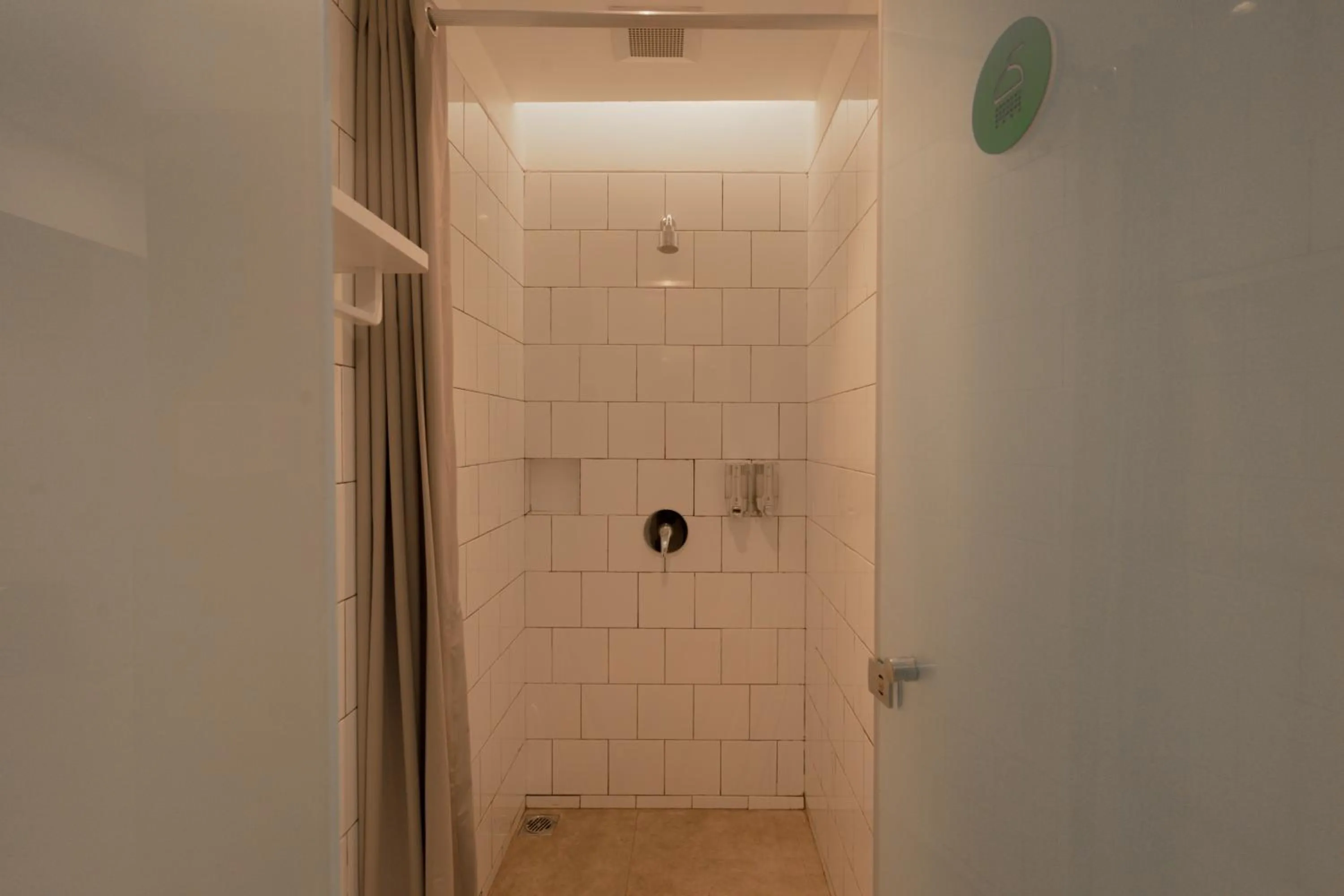 Bathroom in Bobopod Alun-Alun, Malang