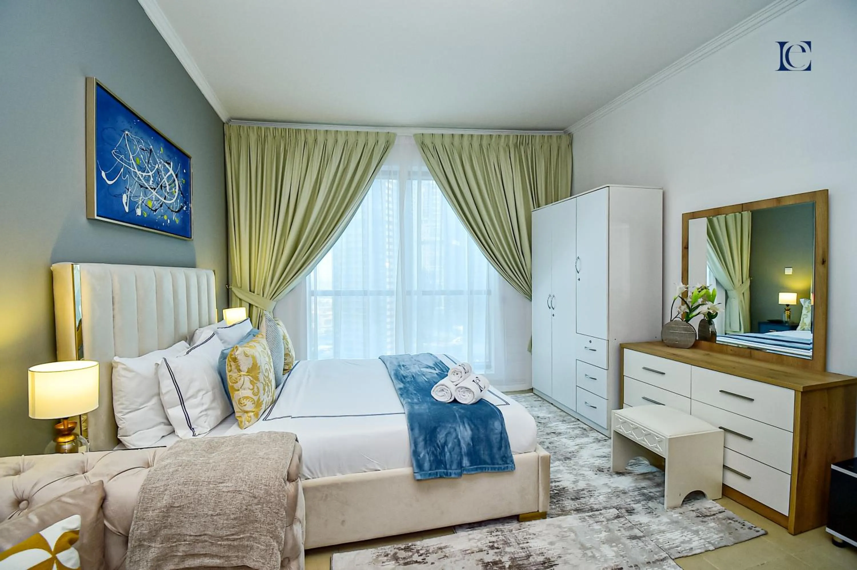 Bed in Luxury Escapes - New Lake View Studio in JLT - near Metro