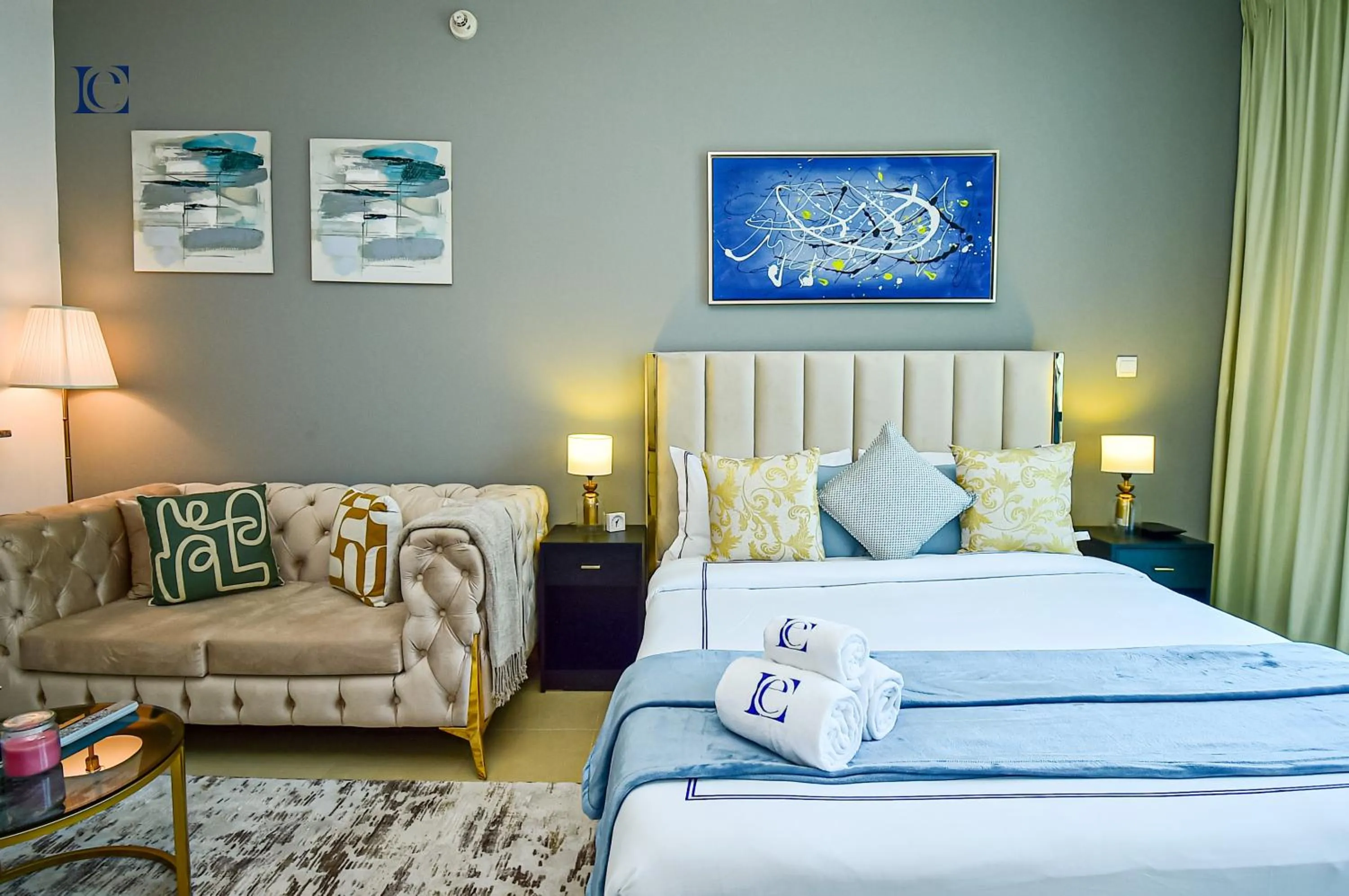 Bed in Luxury Escapes - New Lake View Studio in JLT - near Metro