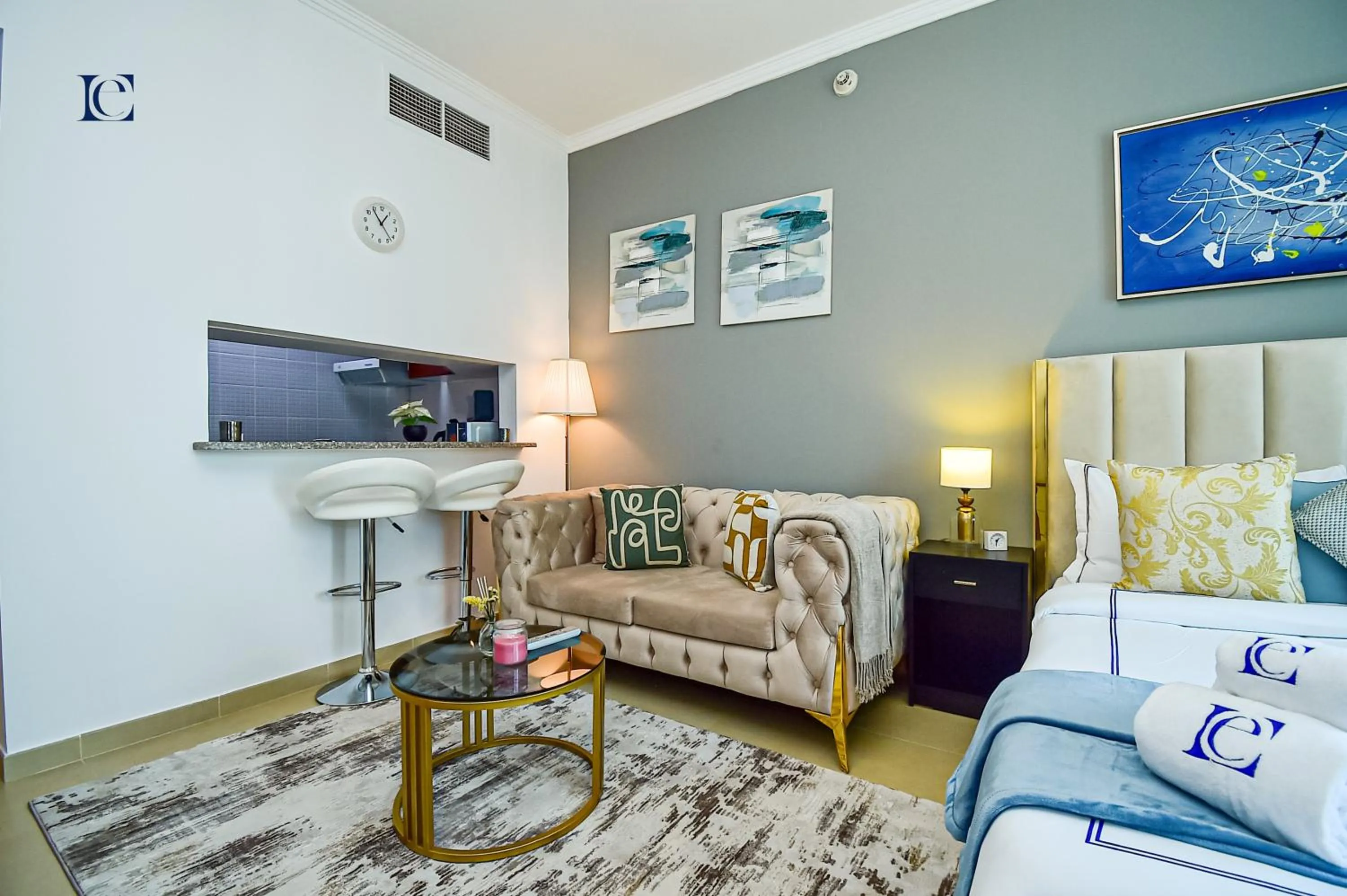 Communal lounge/ TV room, Bed in Luxury Escapes - New Lake View Studio in JLT - near Metro