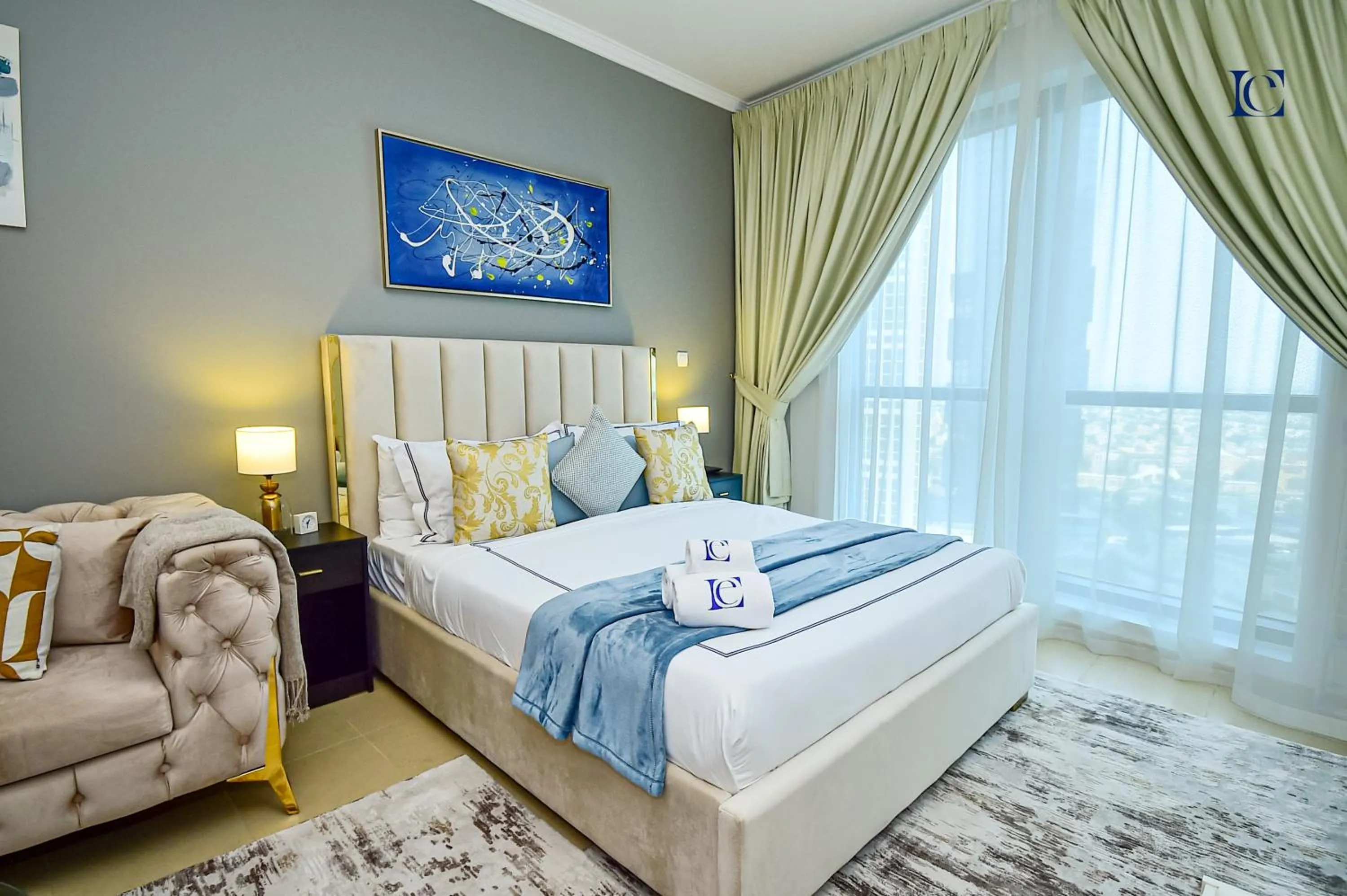 Bed in Luxury Escapes - New Lake View Studio in JLT - near Metro