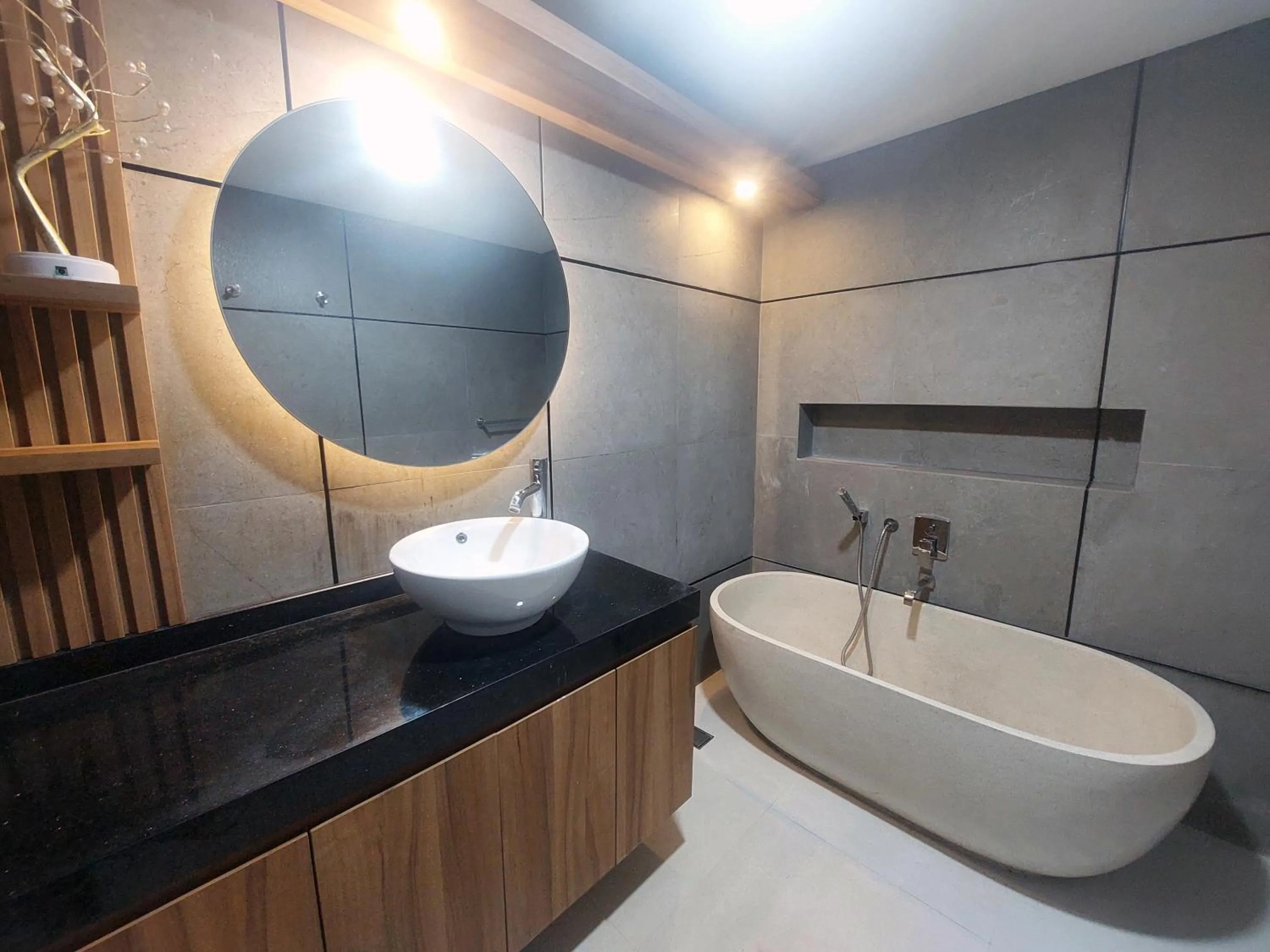 Toilet in Emerald Apartel