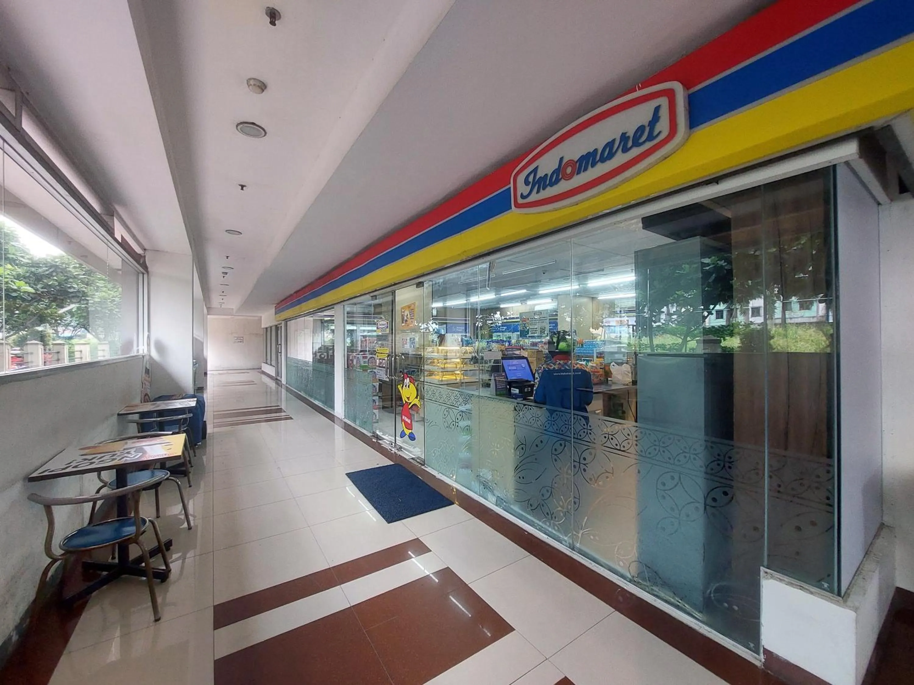 Shopping Area in Emerald Apartel