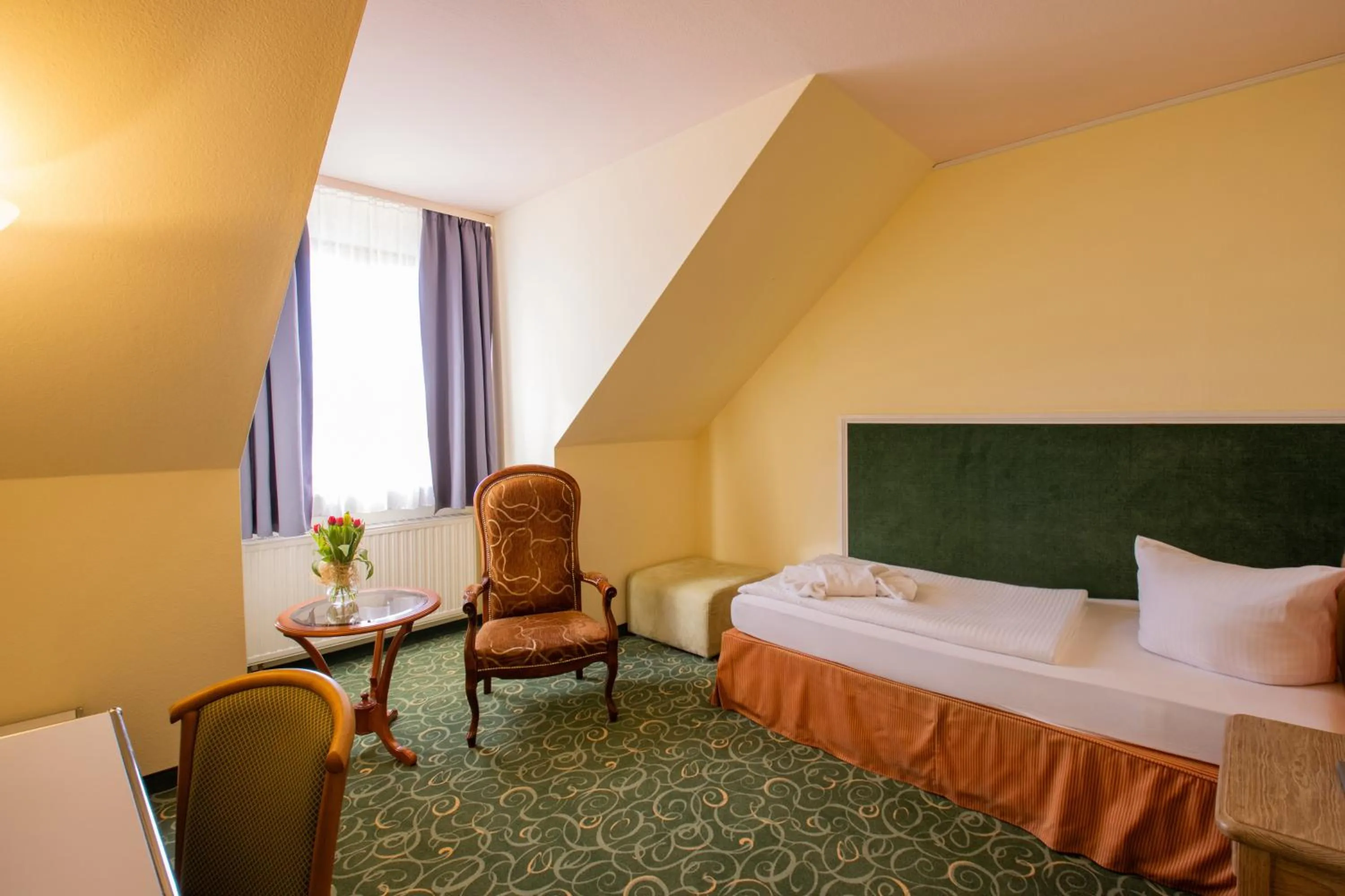 Photo of the whole room, Bed in Erzgebirgshotel Freiberger Höhe