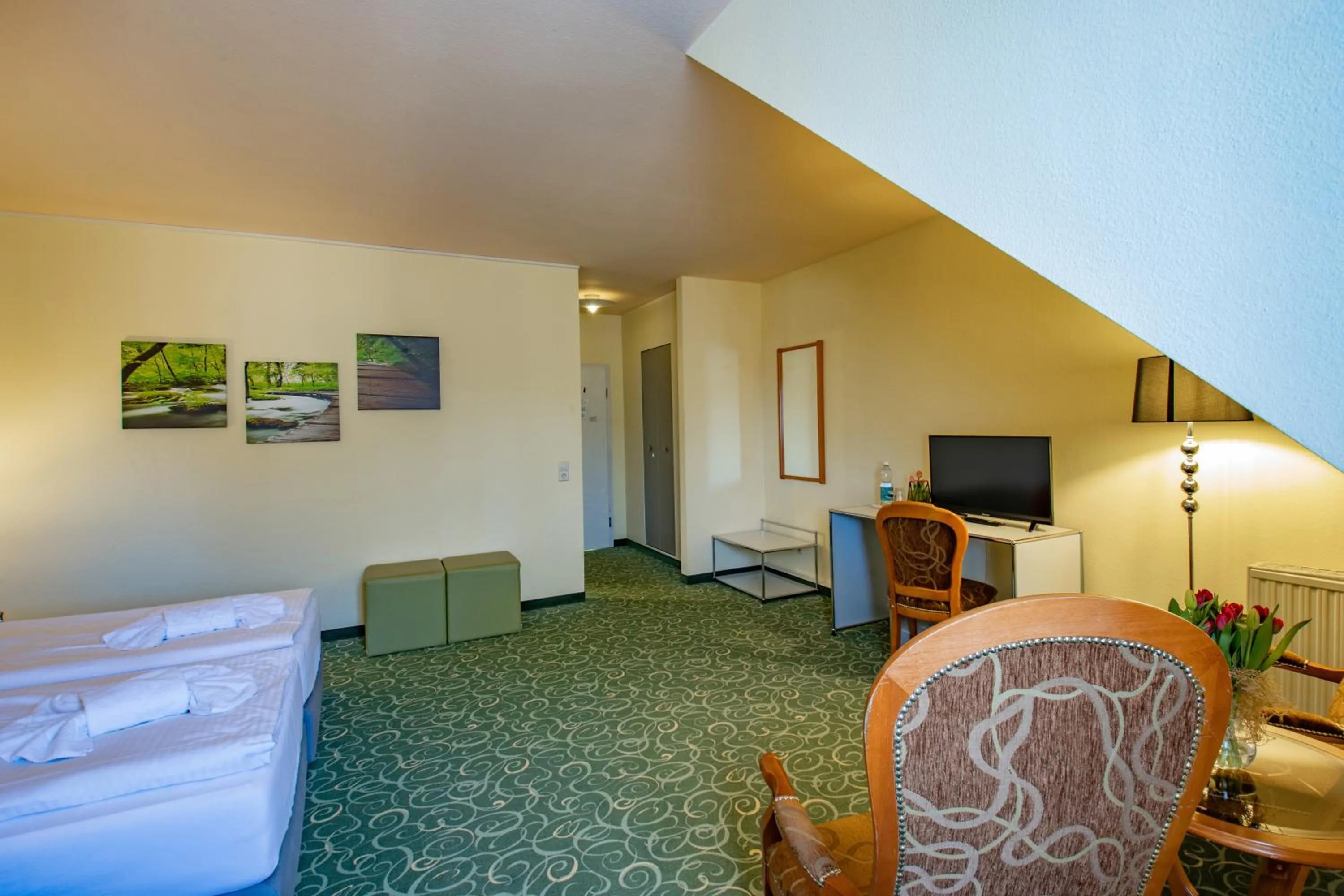 Photo of the whole room, Bed in Erzgebirgshotel Freiberger Höhe