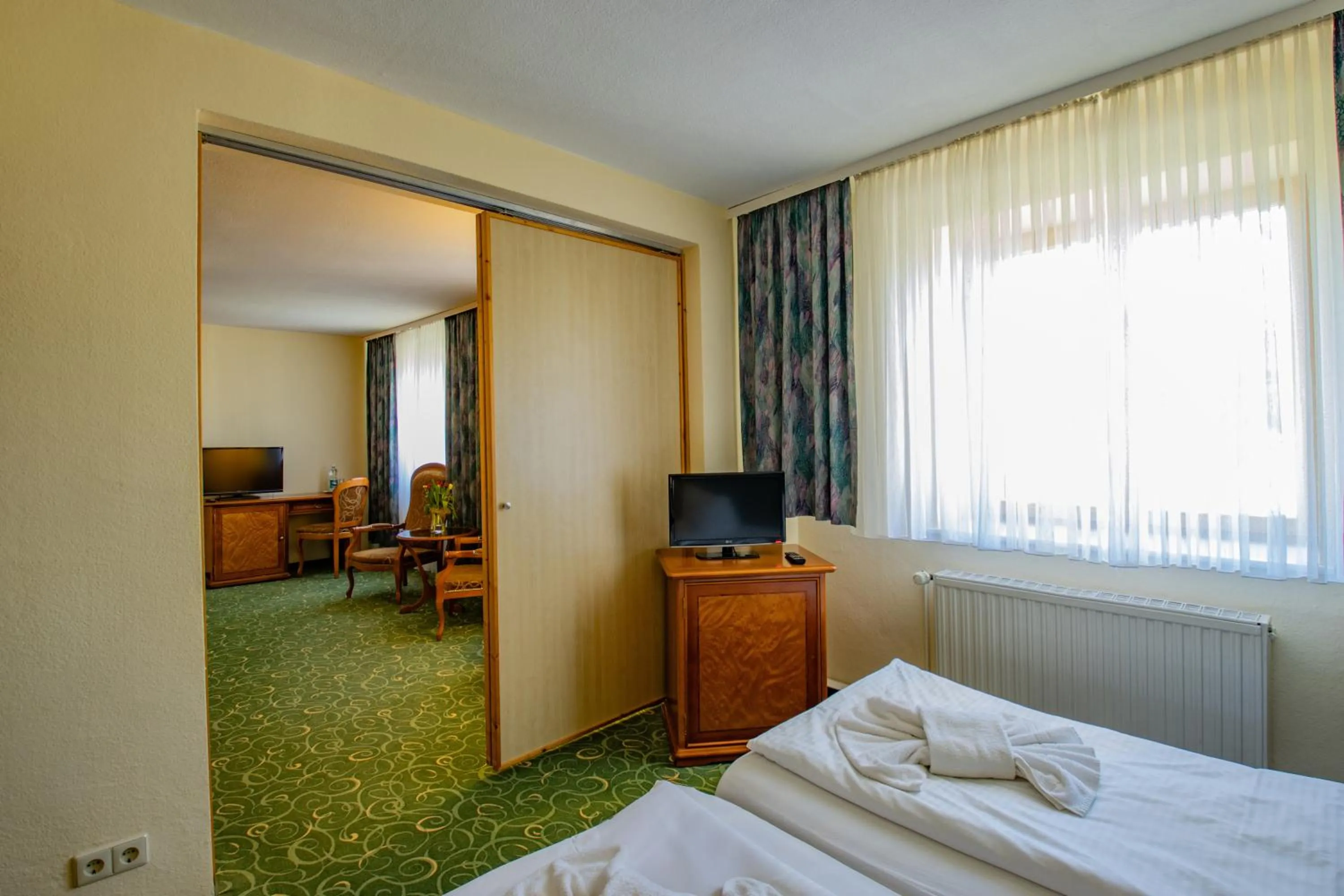 Photo of the whole room, Bed in Erzgebirgshotel Freiberger Höhe