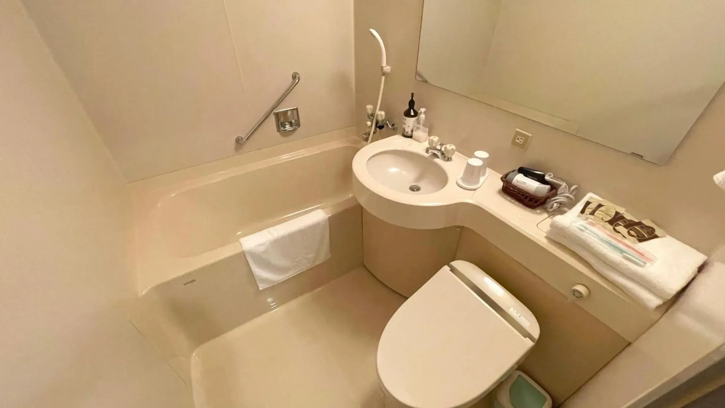 Triple Room with Bathroom in Petit Hotel Kazekozou Triple Room with Bathroom in Petit Hotel Kazekozou