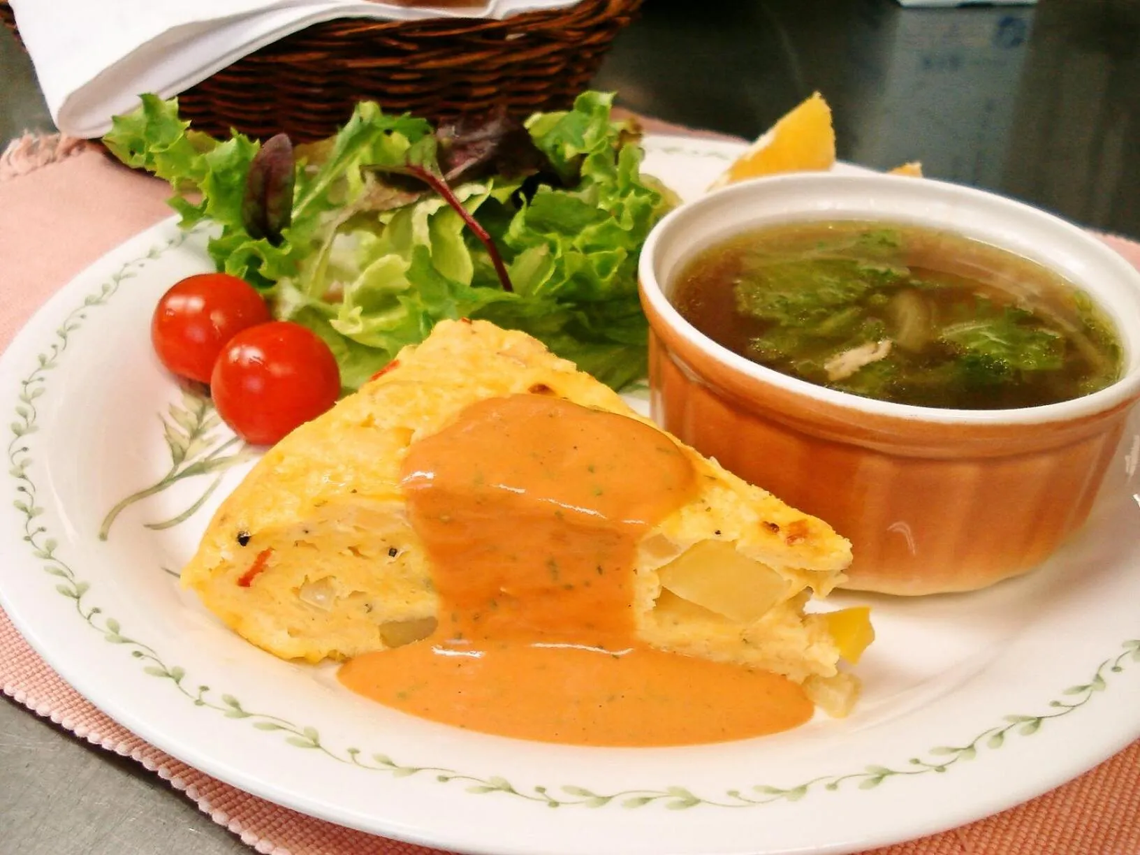 American breakfast in Petit Hotel Kazekozou