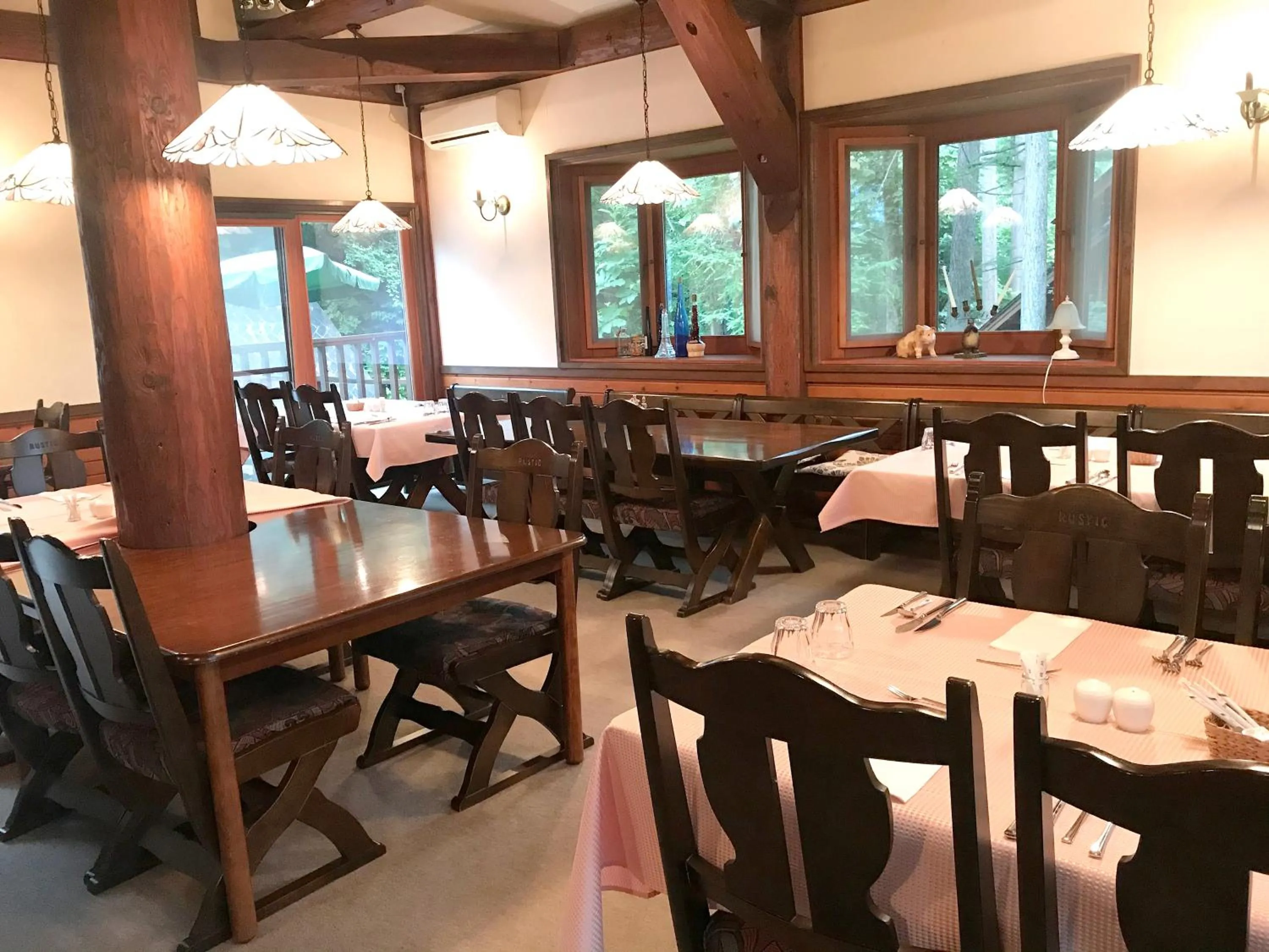 Restaurant/places to eat in Petit Hotel Kazekozou