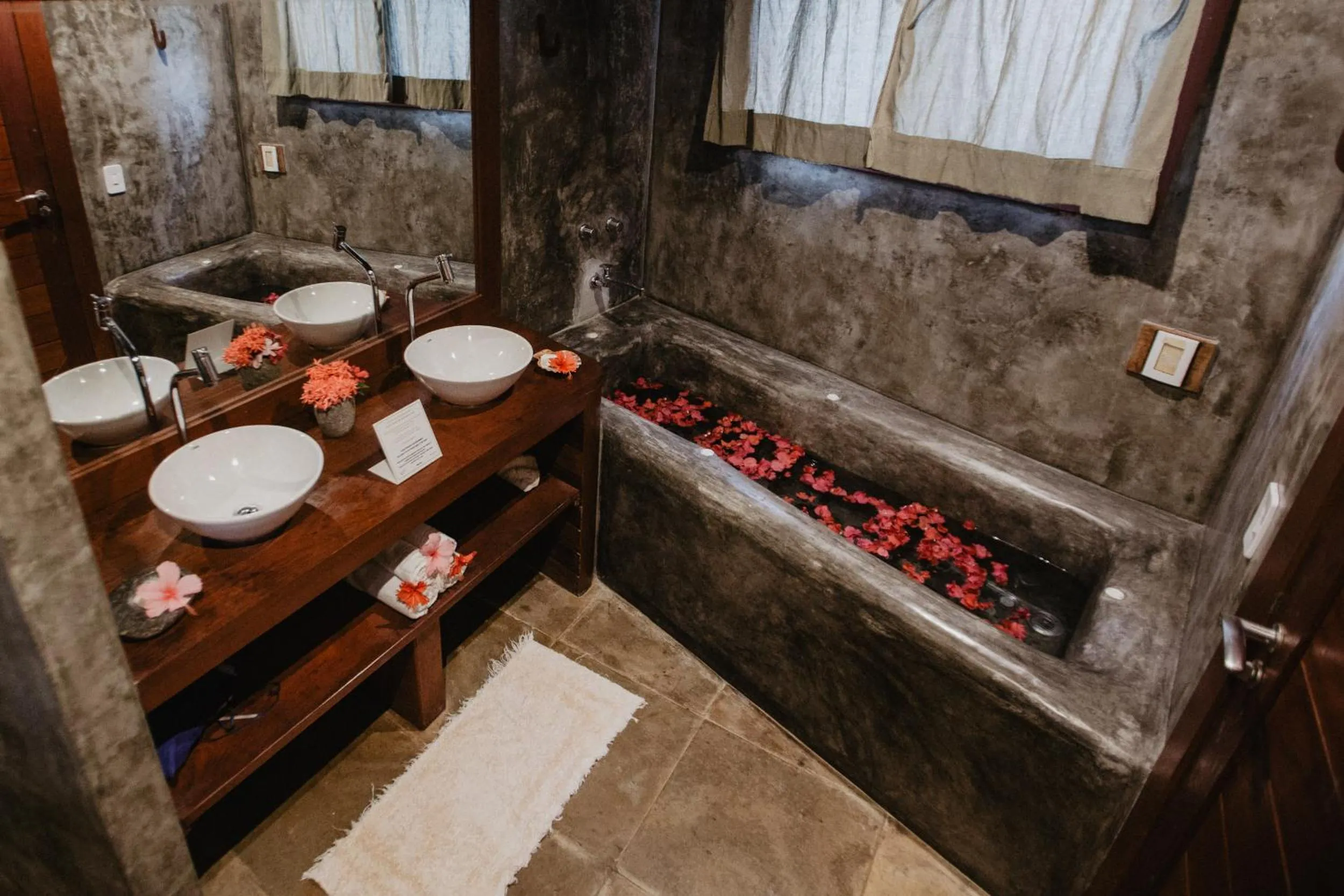 Hot Tub in Paua Hotel Boutique