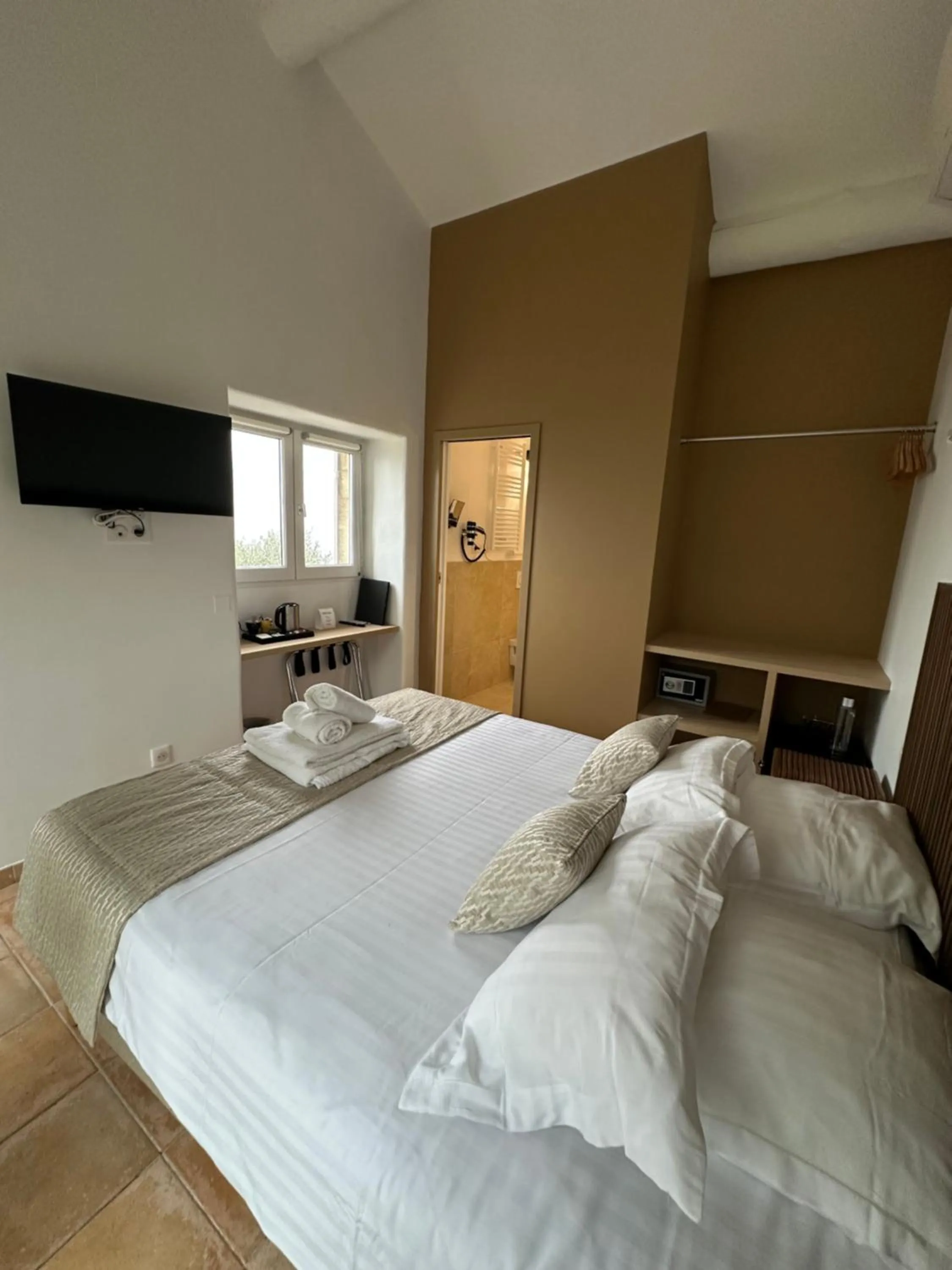 Bed in Mas des Romarins, The Originals Relais