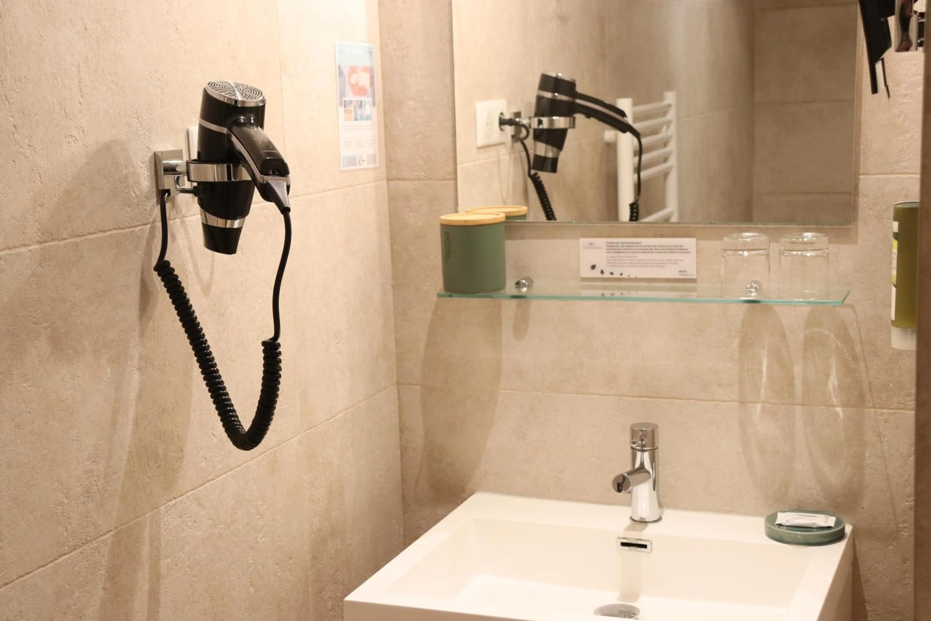 Bathroom in Mas des Romarins, The Originals Relais