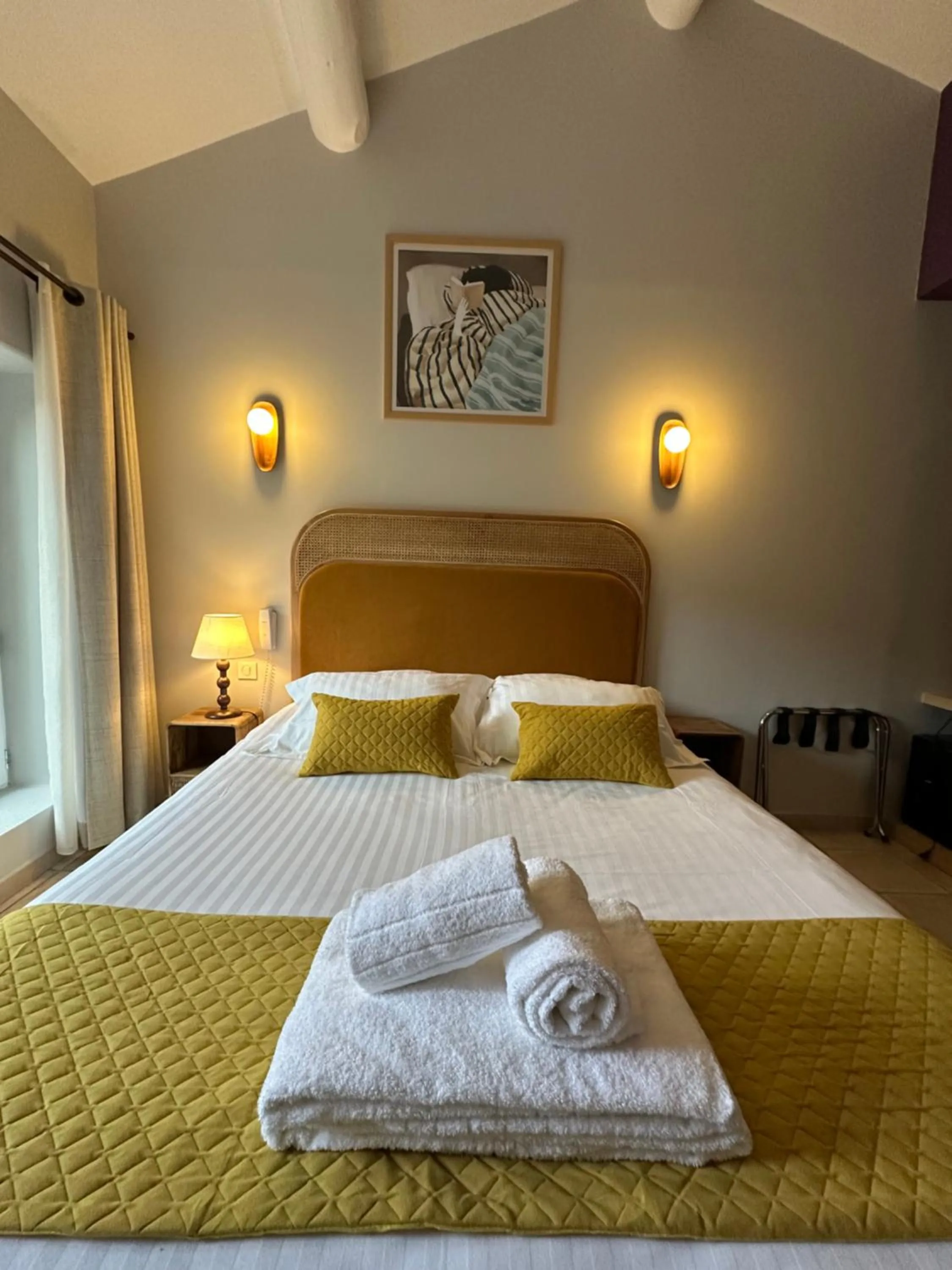 Bed in Mas des Romarins, The Originals Relais