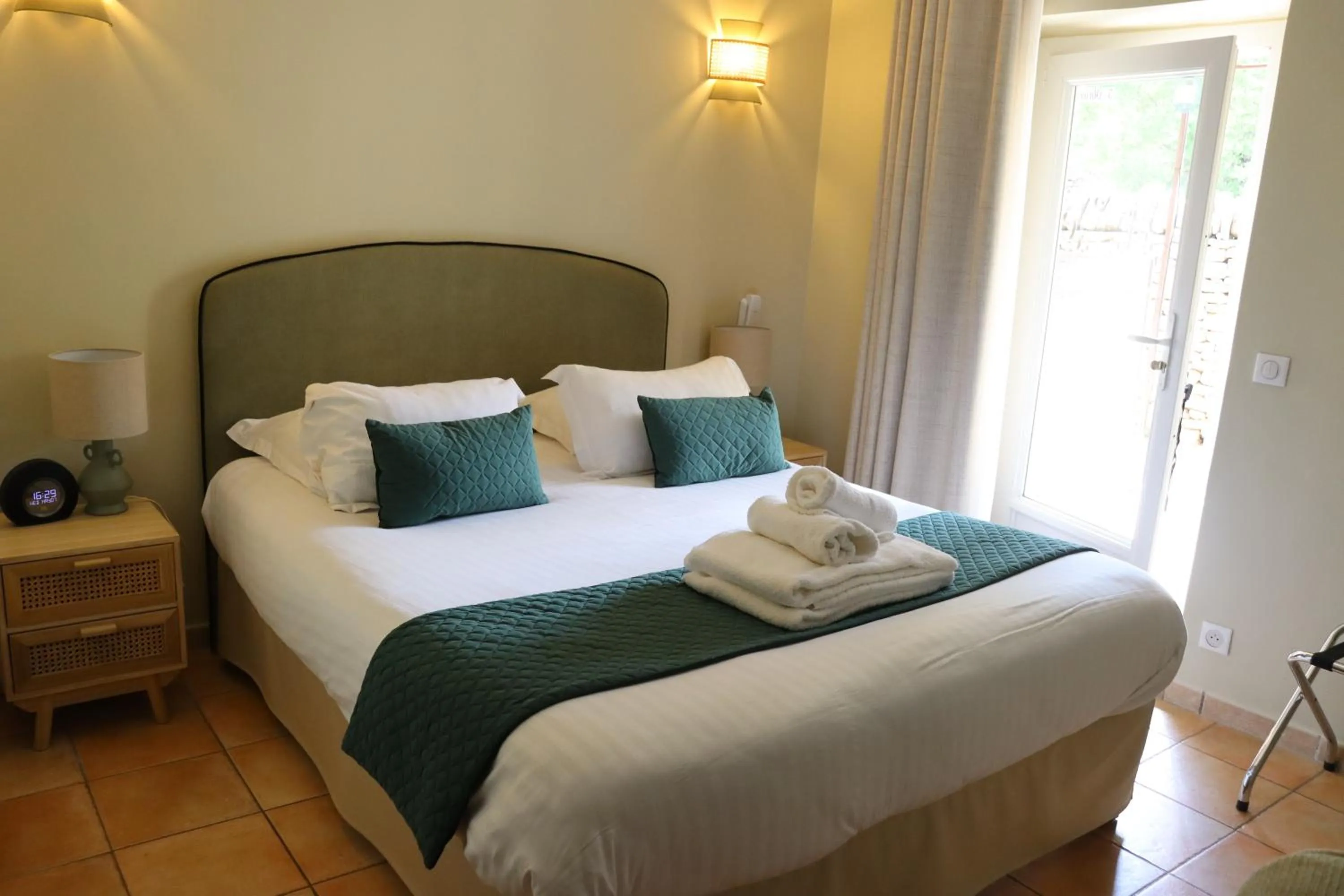 Bed in Mas des Romarins, The Originals Relais