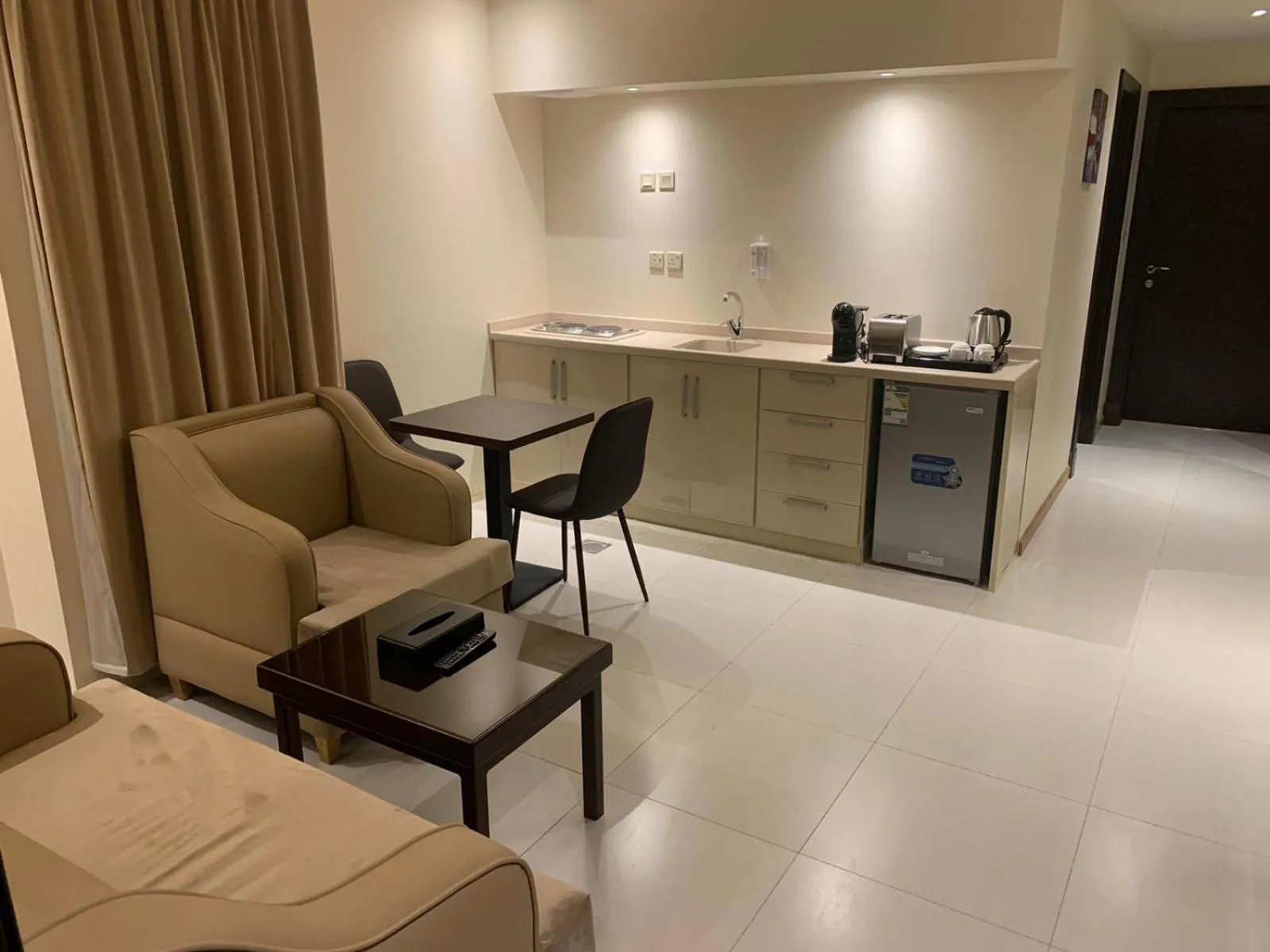 Kitchen or kitchenette in Fanan Suites Serviced Apartments Economy