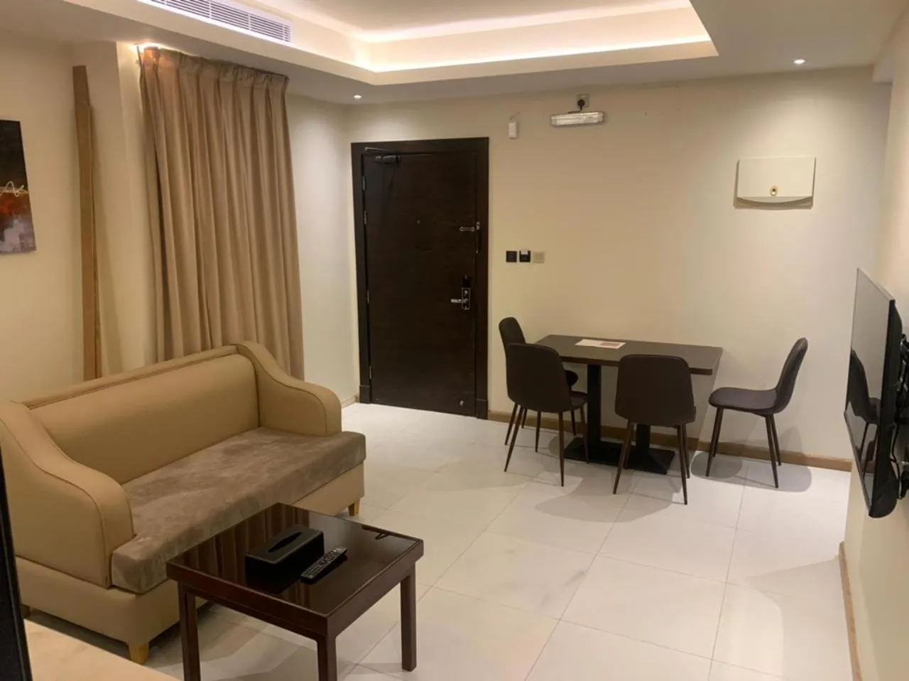 TV and multimedia in Fanan Suites Serviced Apartments Economy