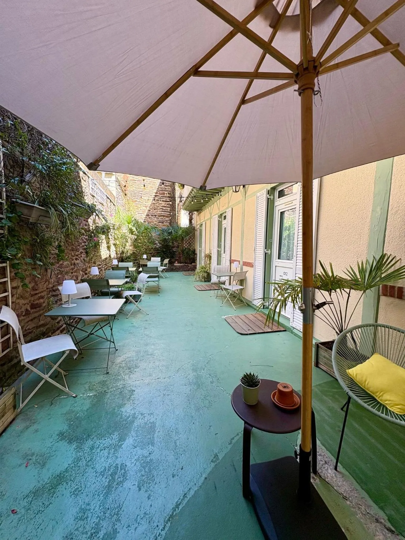 Property building in Garden Hotel Rennes Centre Gare