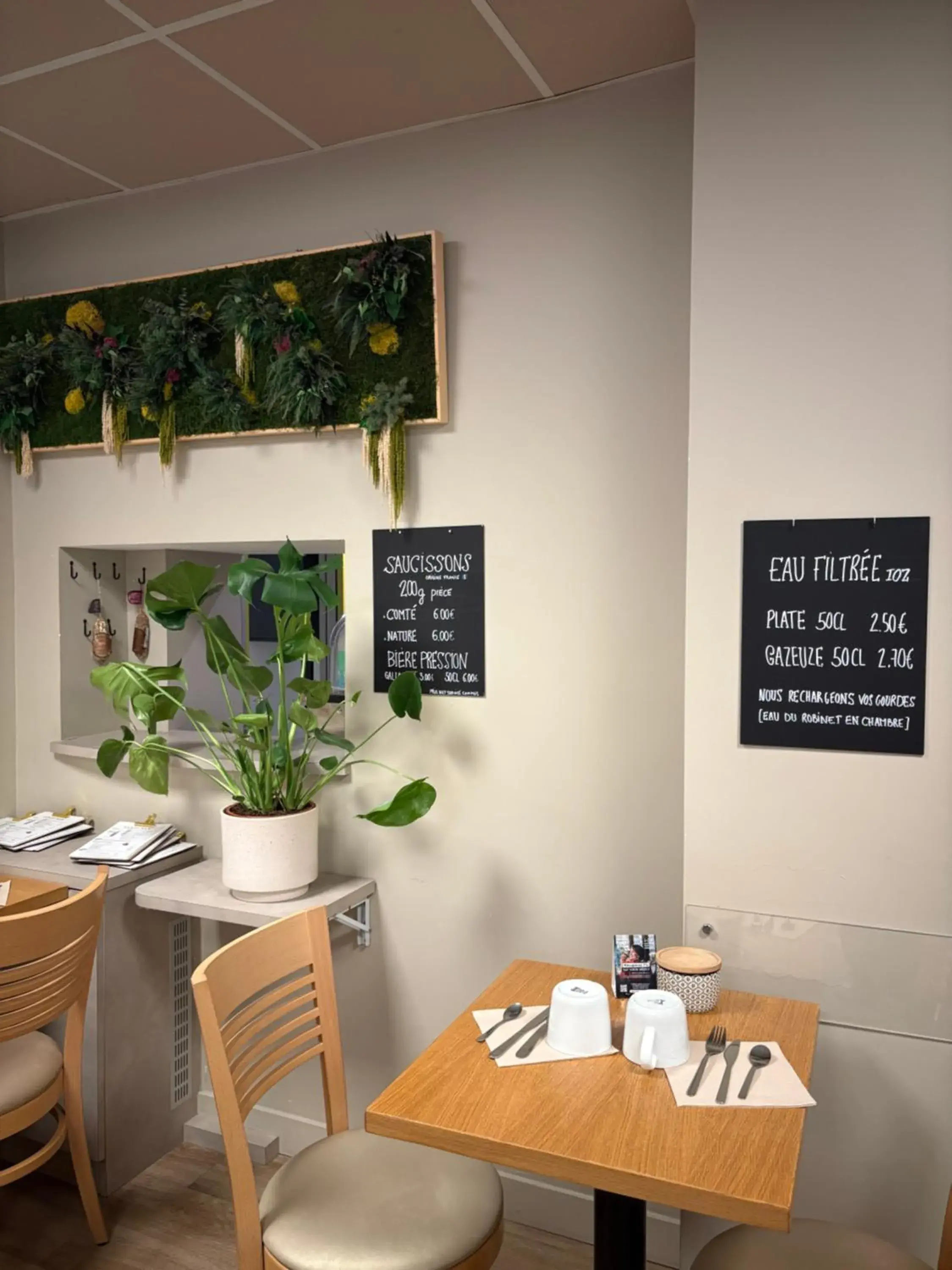 Restaurant/places to eat in Garden Hotel Rennes Centre Gare Restaurant/places to eat in Garden Hotel Rennes Centre Gare