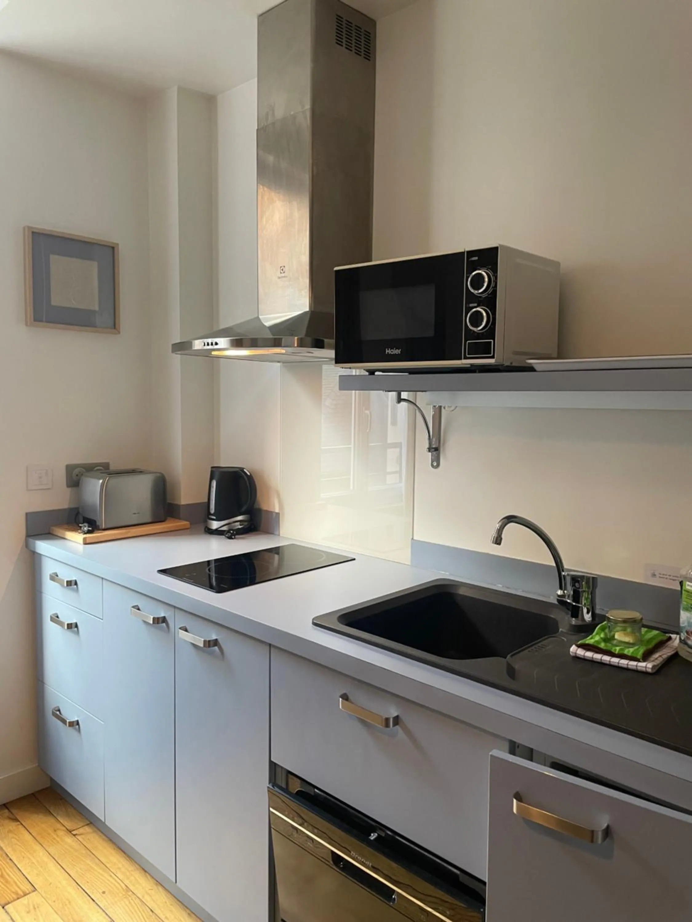 Kitchen or kitchenette in Garden Hotel Rennes Centre Gare