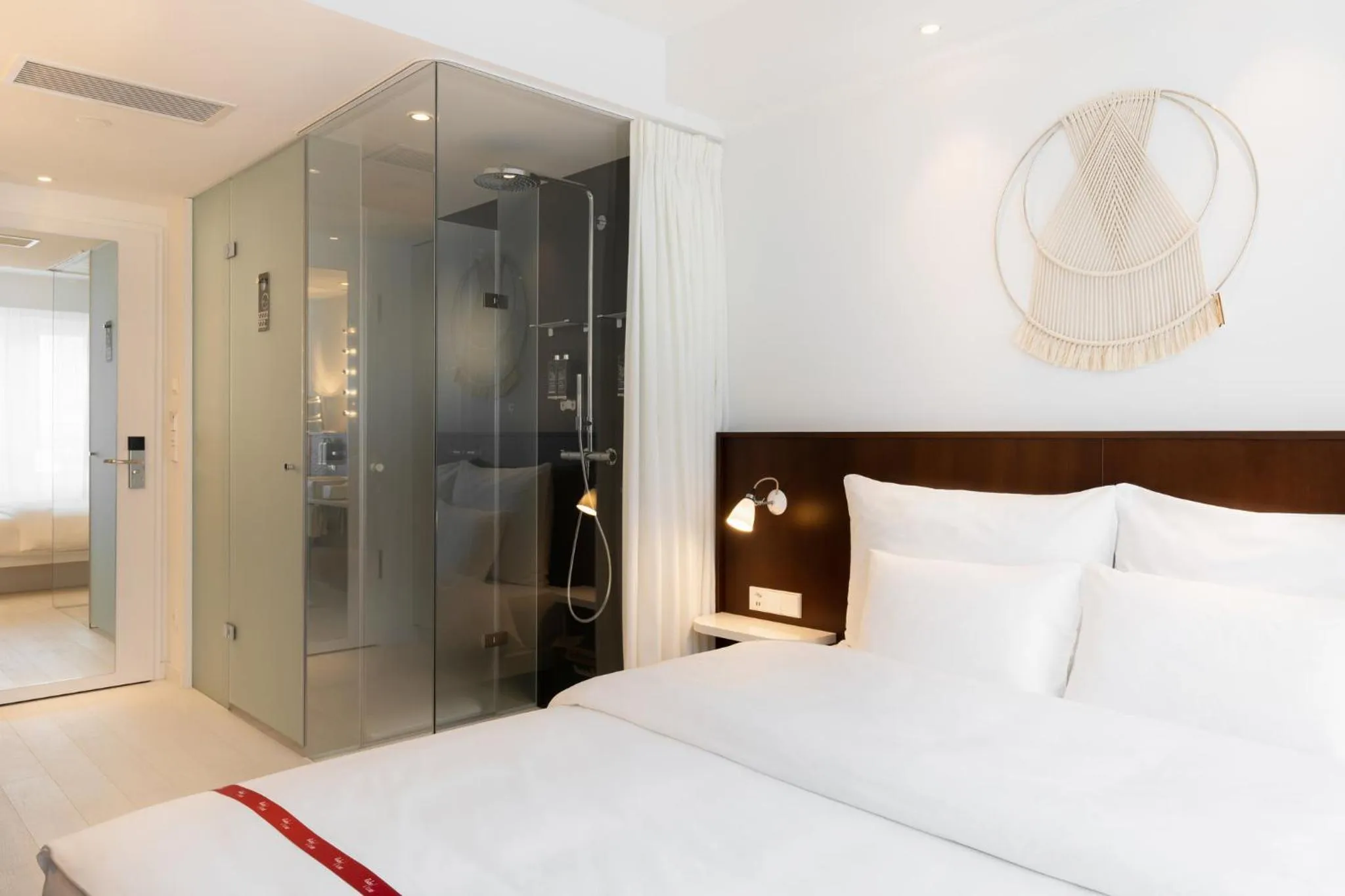 Photo of the whole room, Bed in Ruby Claire Hotel Geneva