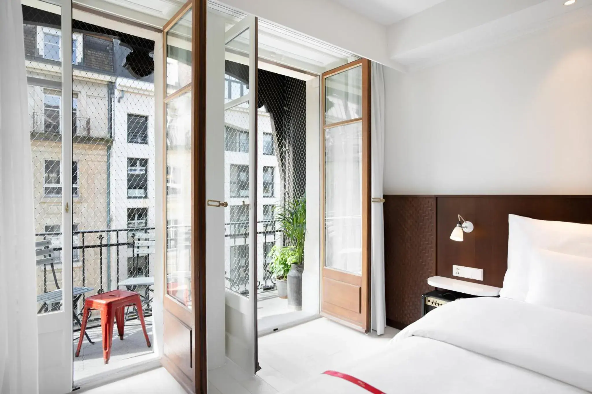 Photo of the whole room, Bed in Ruby Claire Hotel Geneva Photo of the whole room, Bed in Ruby Claire Hotel Geneva