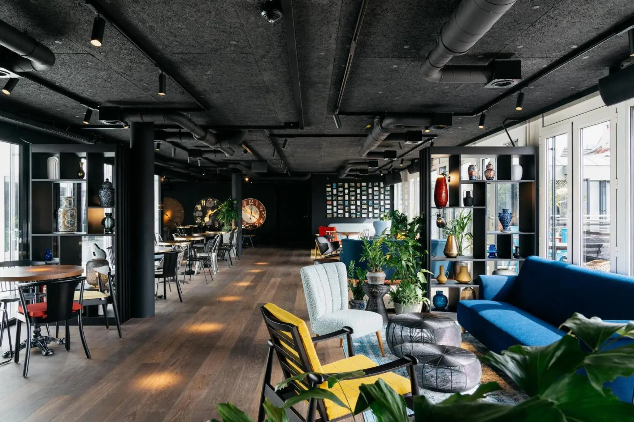 Lounge or bar in Ruby Claire Hotel Geneva Lounge or bar in Ruby Claire Hotel Geneva