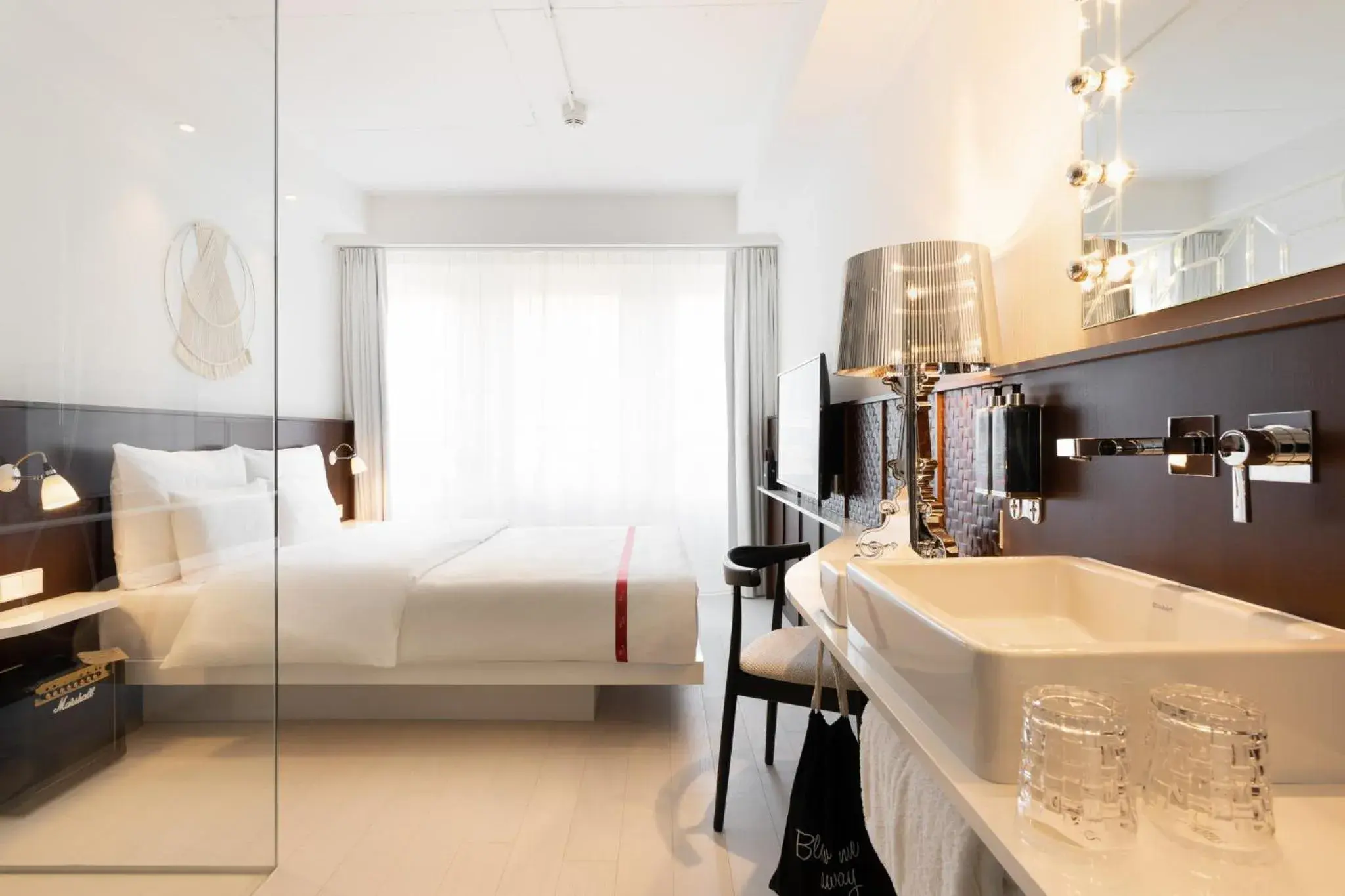 Photo of the whole room, Bed in Ruby Claire Hotel Geneva Photo of the whole room, Bed in Ruby Claire Hotel Geneva