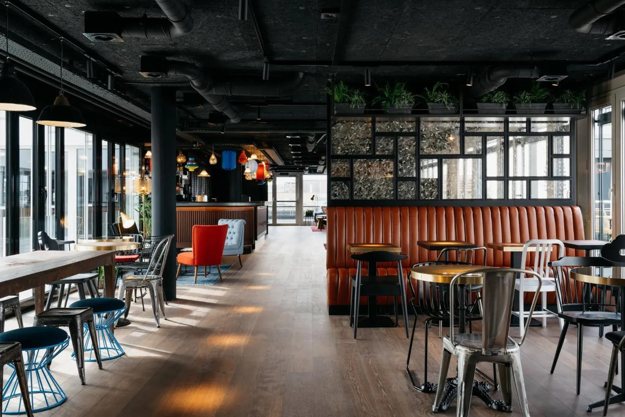 Lounge or bar in Ruby Claire Hotel Geneva Lounge or bar in Ruby Claire Hotel Geneva