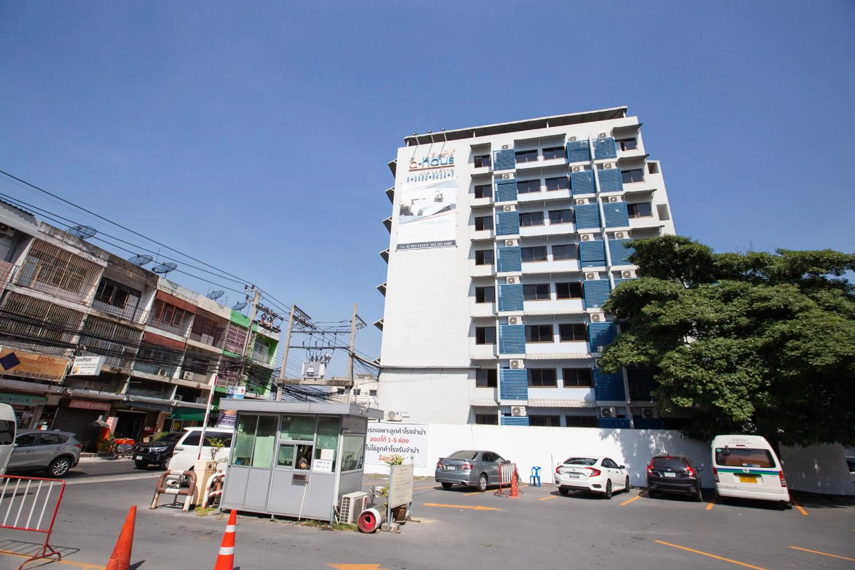 Property building in D haus Ngamwongwan Residence