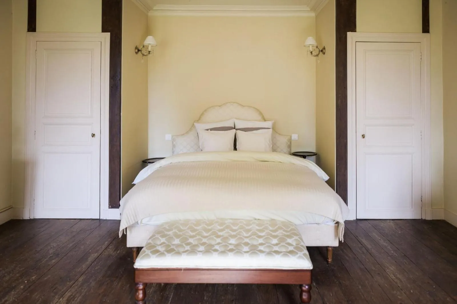 Bedroom, Bed in Château Armand Heitz - Domaine Armand Heitz