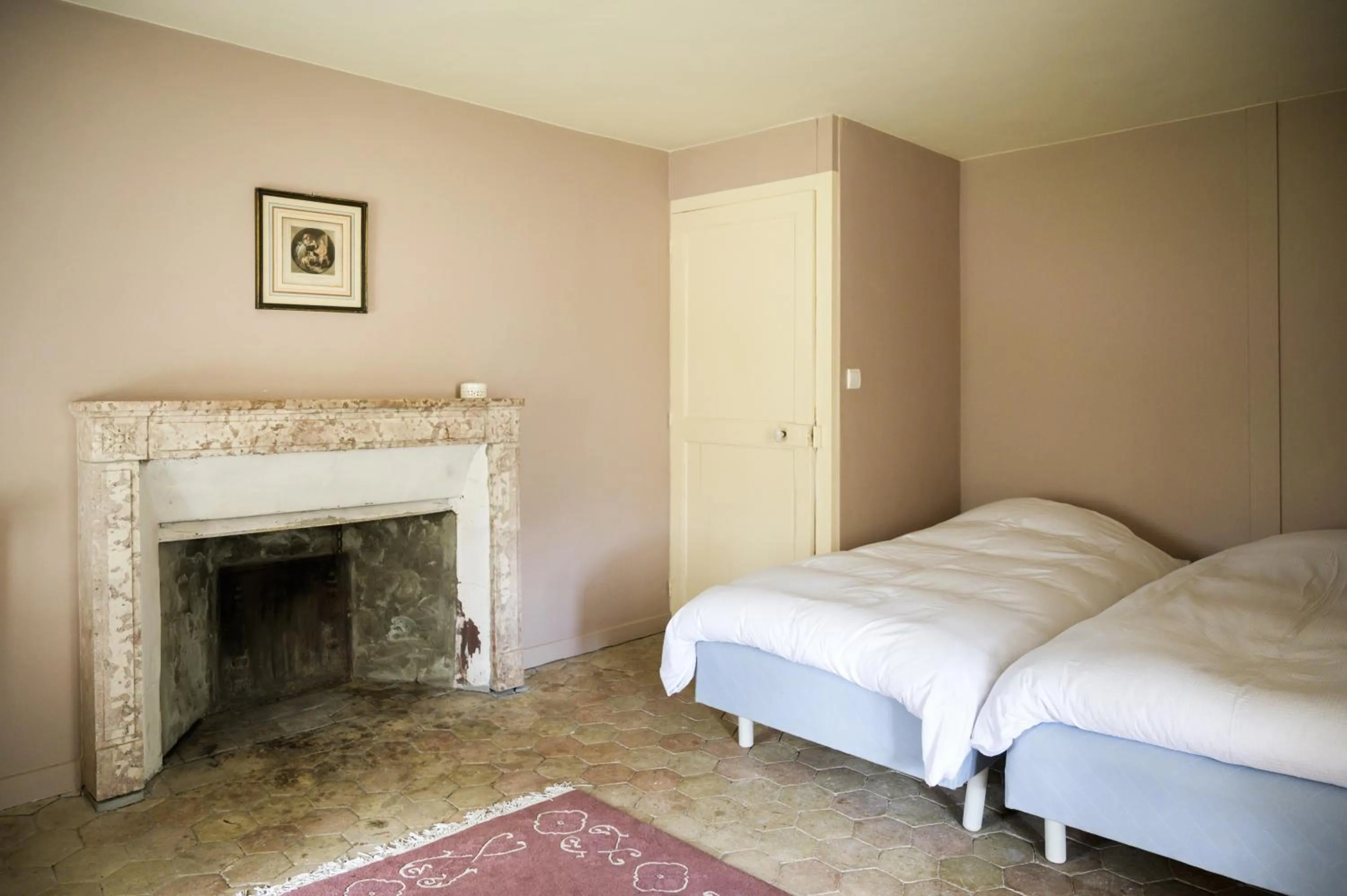 Bedroom, Bed in Château Armand Heitz - Domaine Armand Heitz
