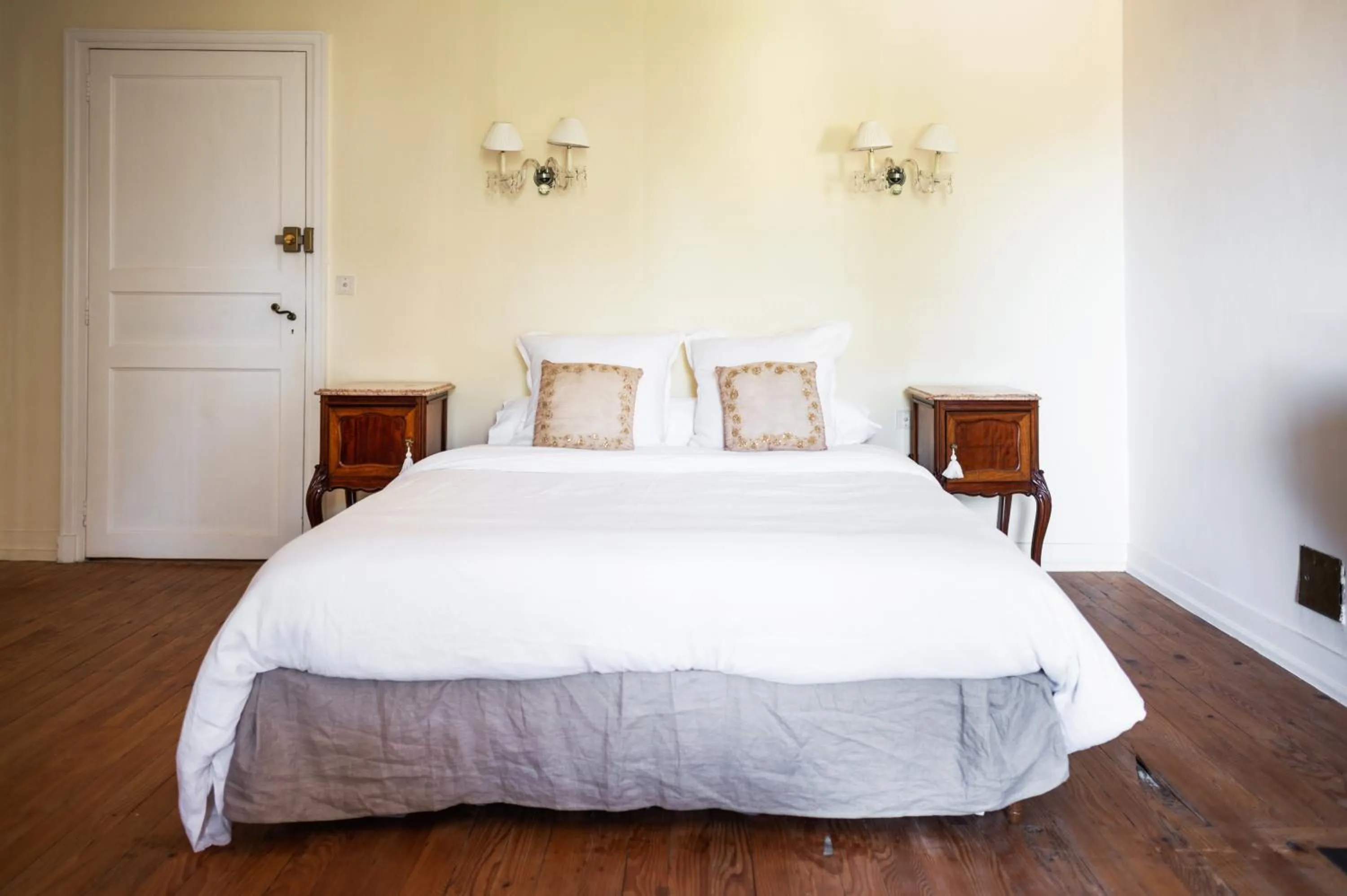 Bedroom, Bed in Château Armand Heitz - Domaine Armand Heitz