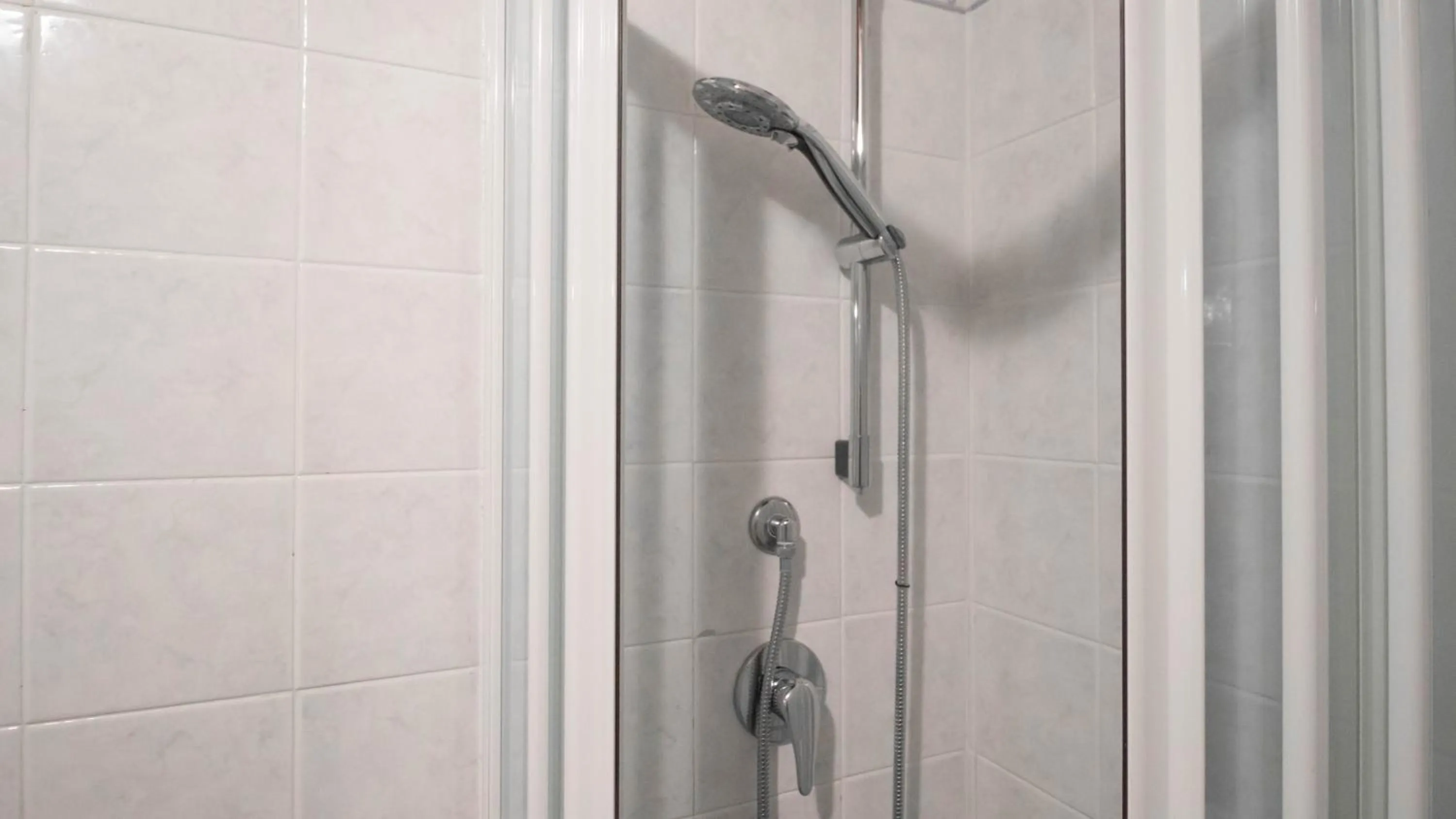 Bathroom in Italianway Easy - San Calocero 29