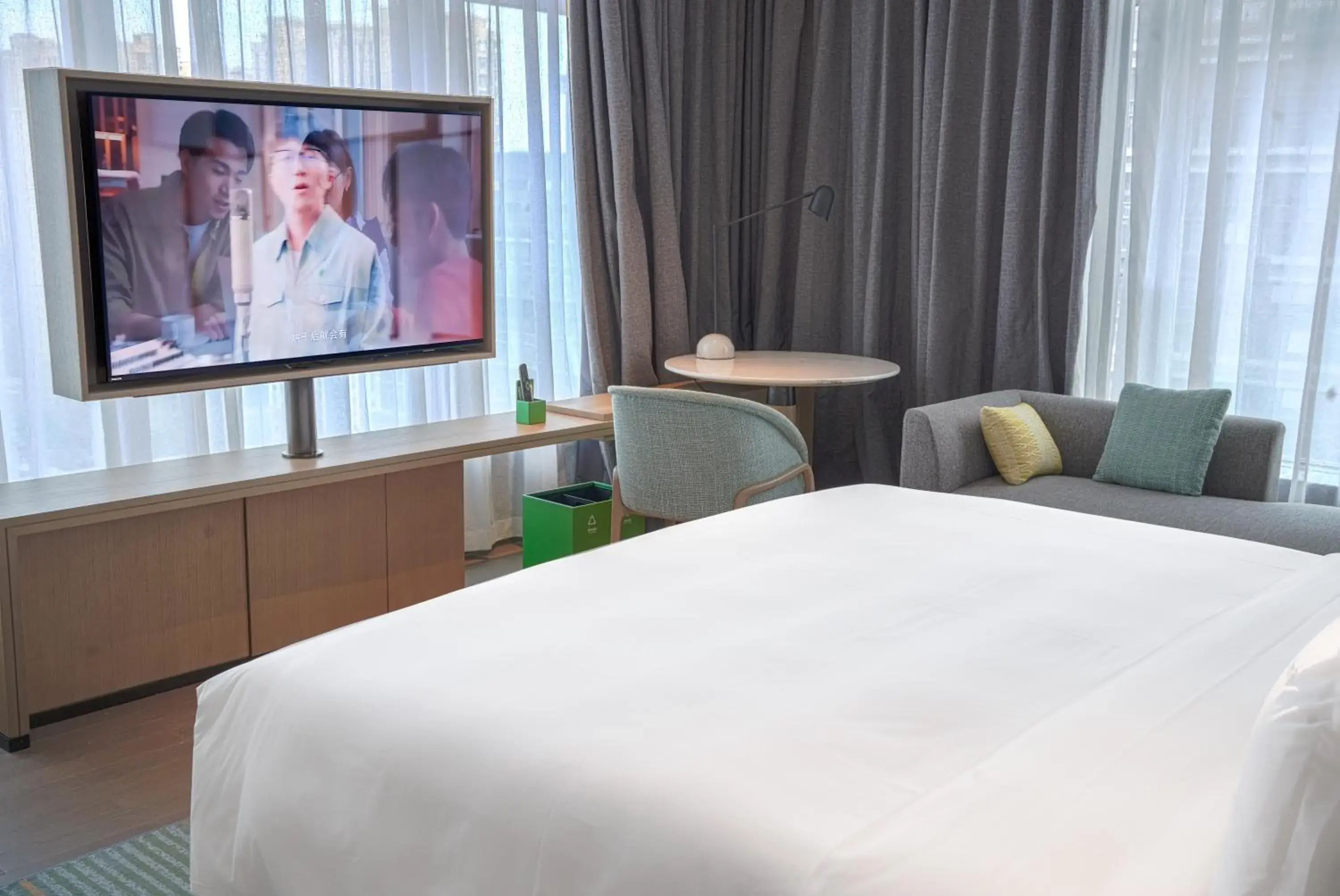 Bedroom, Bed in Holiday Inn & Suites Qingdao Jinshui by IHG Bedroom, Bed in Holiday Inn & Suites Qingdao Jinshui by IHG