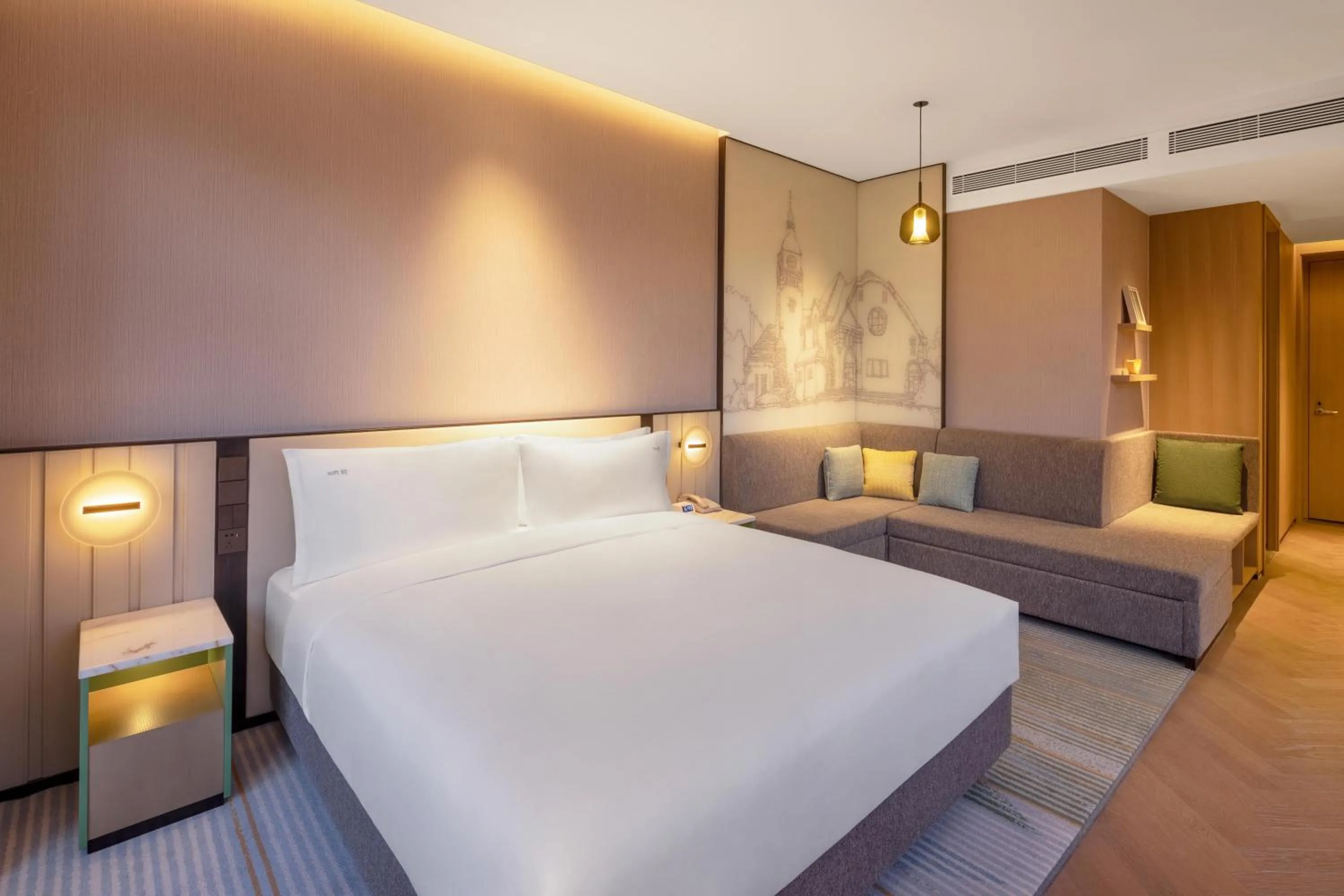 Photo of the whole room, Bed in Holiday Inn & Suites Qingdao Jinshui by IHG